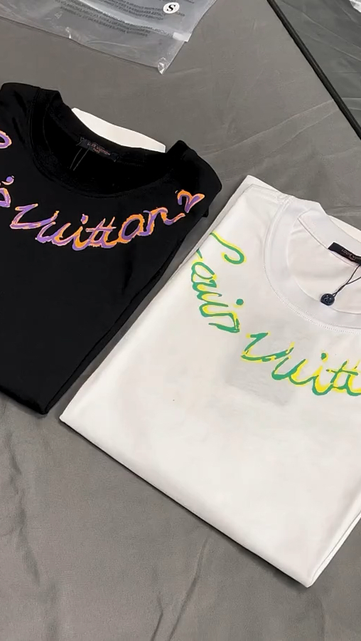 lv涂鸦渐变印花短袖,潮流的设计夏天男士最爱款-度小视