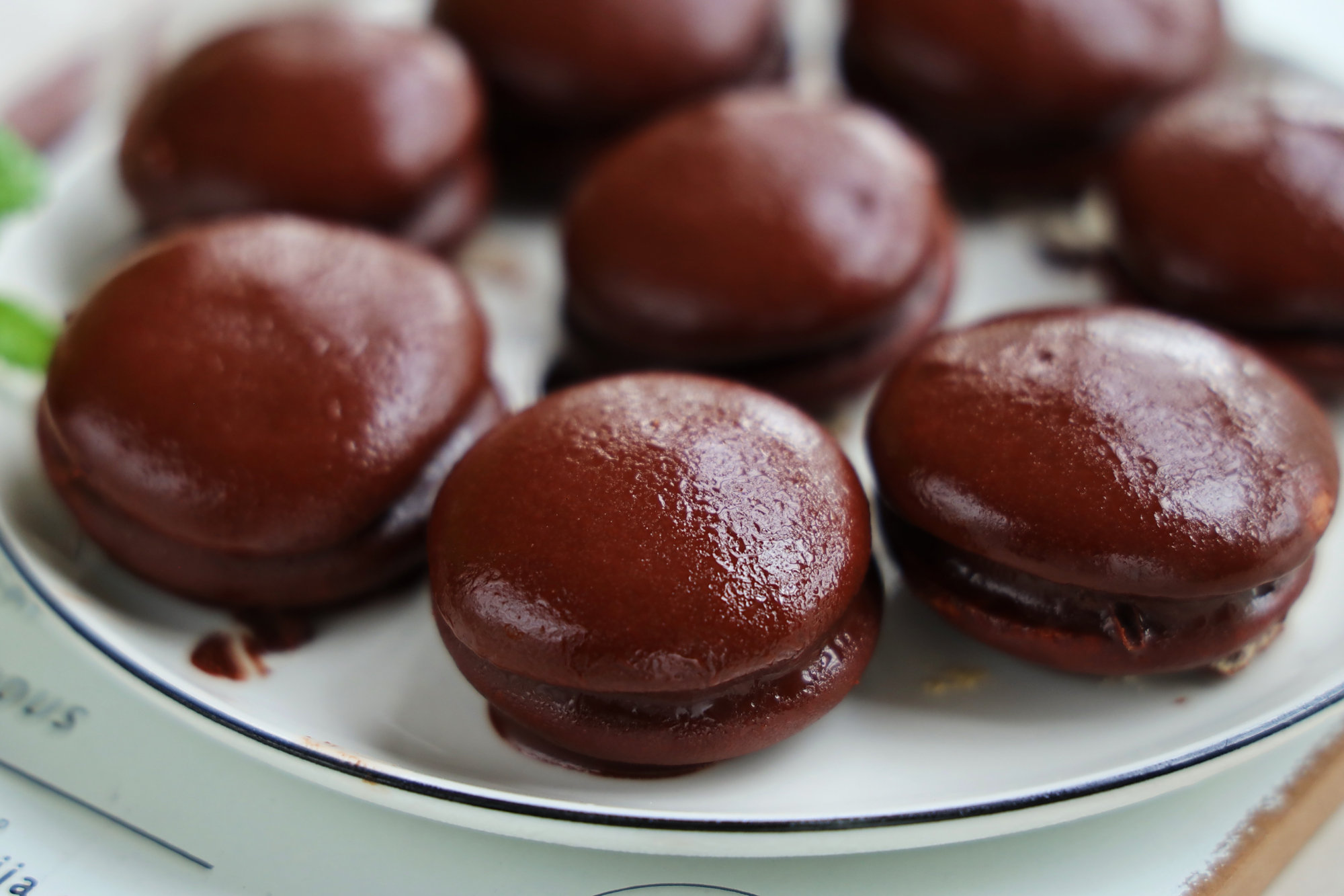 自制巧克力派,味道一流,甚至比买的还要好吃,做法真的很简单!