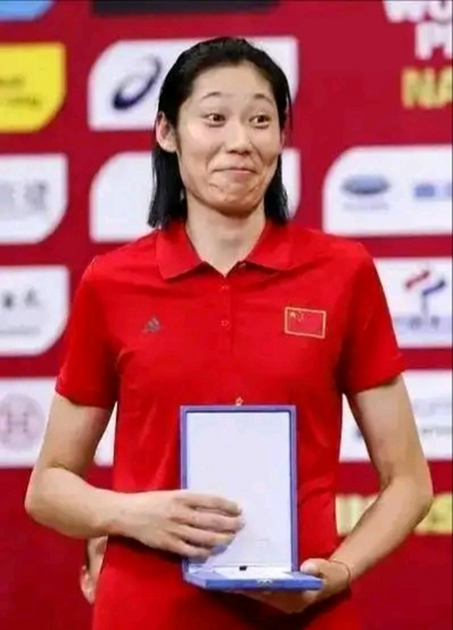 看排超联赛,怎么没见河南男排主攻李易泽,曾经也是国字号的球员,好像