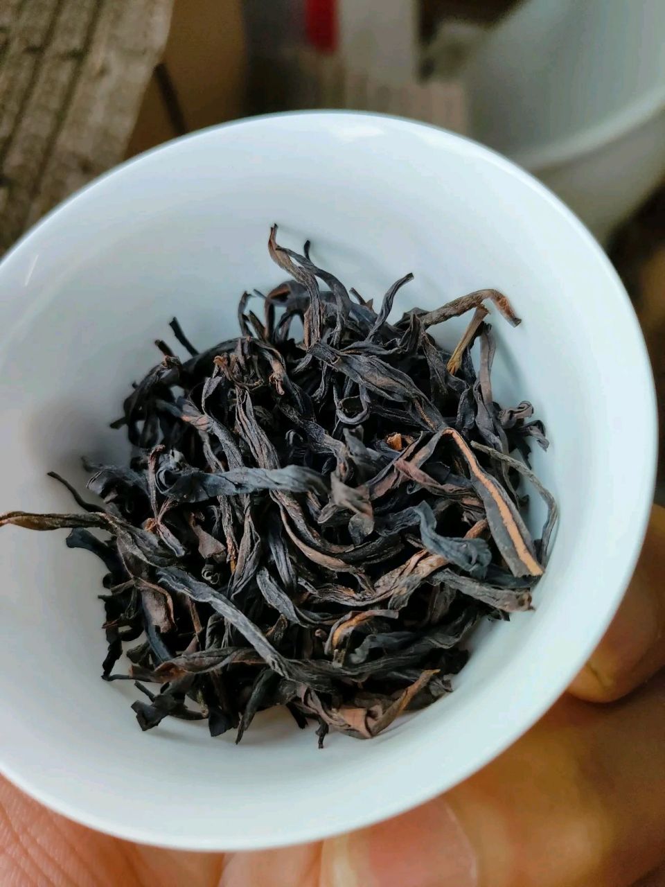 凤凰单丛茶|高山炭焙老枞东方红 干茶:条索紧结重实,匀称干净,温润乌