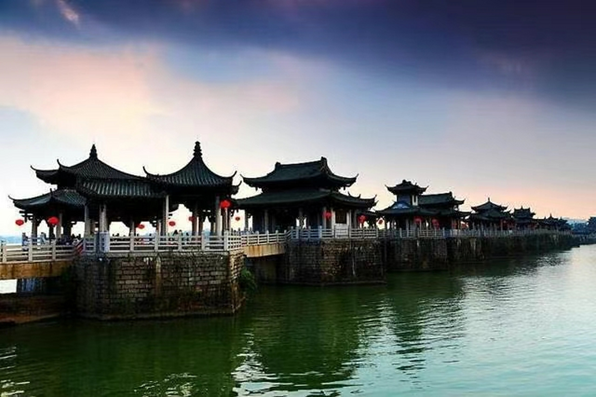 广济门城楼原名"广济楼",也称"韩江楼",民间俗称"东门楼",列潮州城七