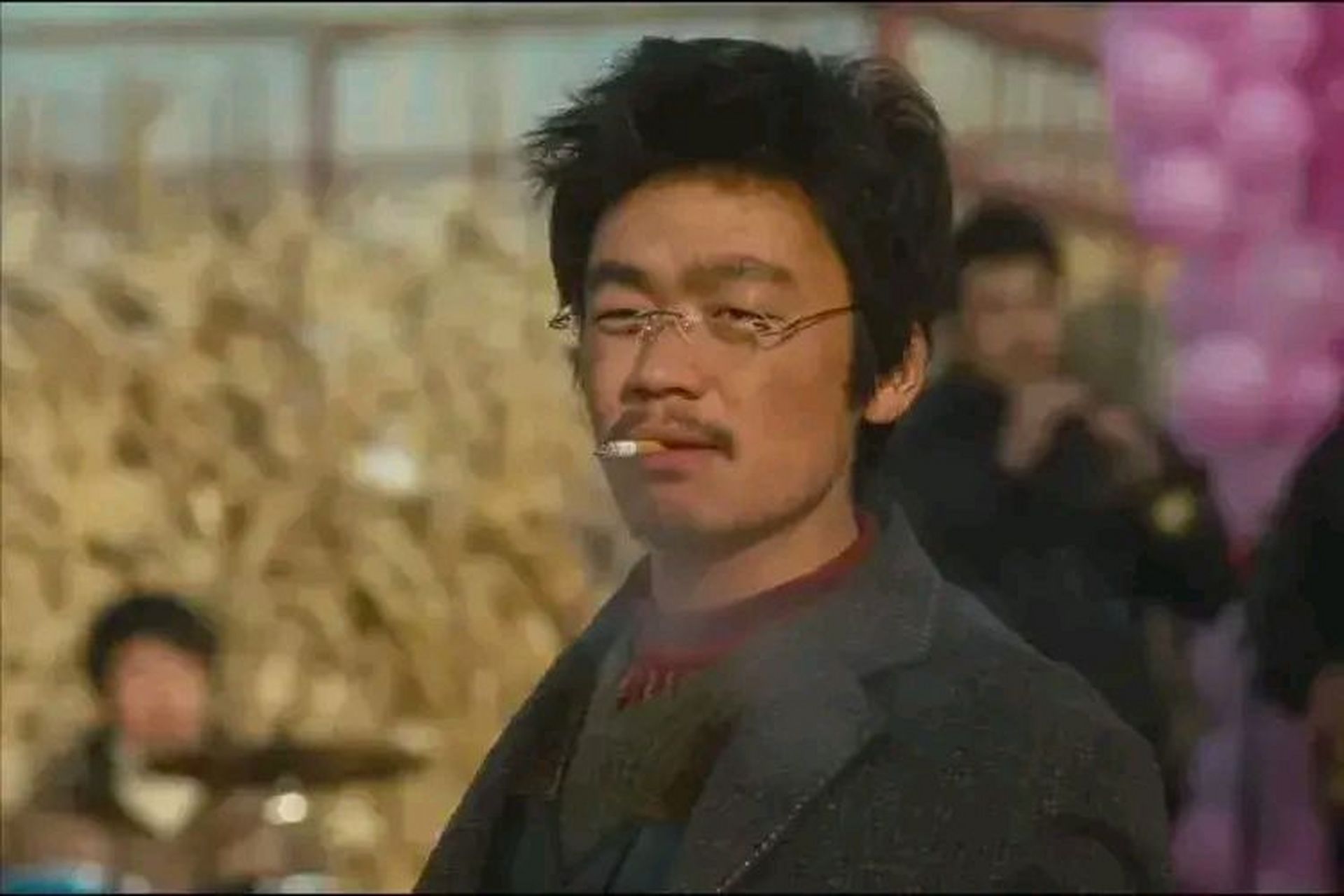 《八角笼中》王宝强吸烟的内心戏跟影帝之间还是有差距的!