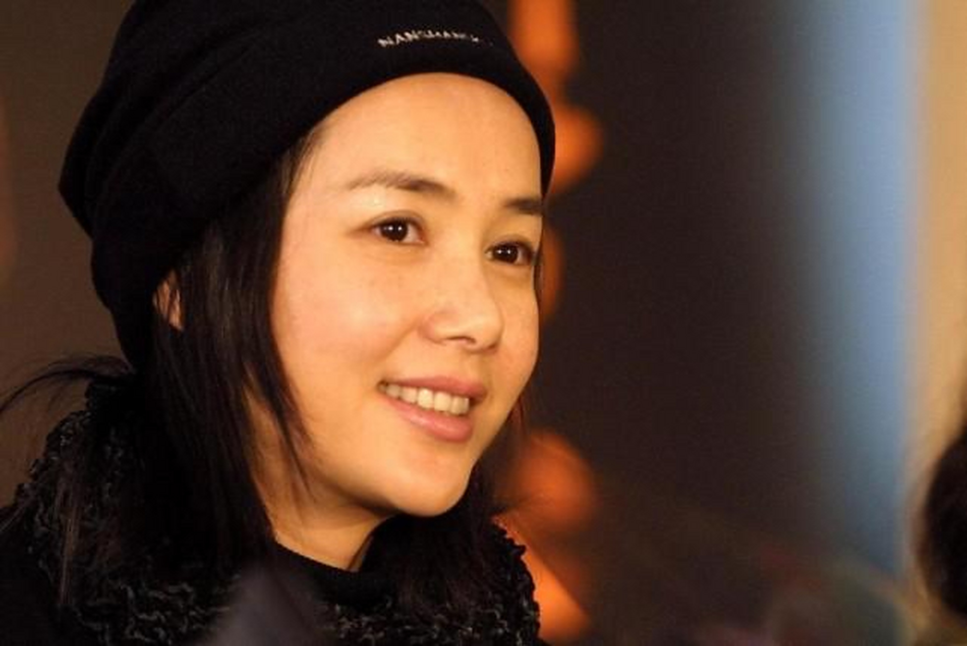 初恋长发戴针织帽宛如文艺电影女主,侧颜杀真的好美 看惯了蒋雯丽