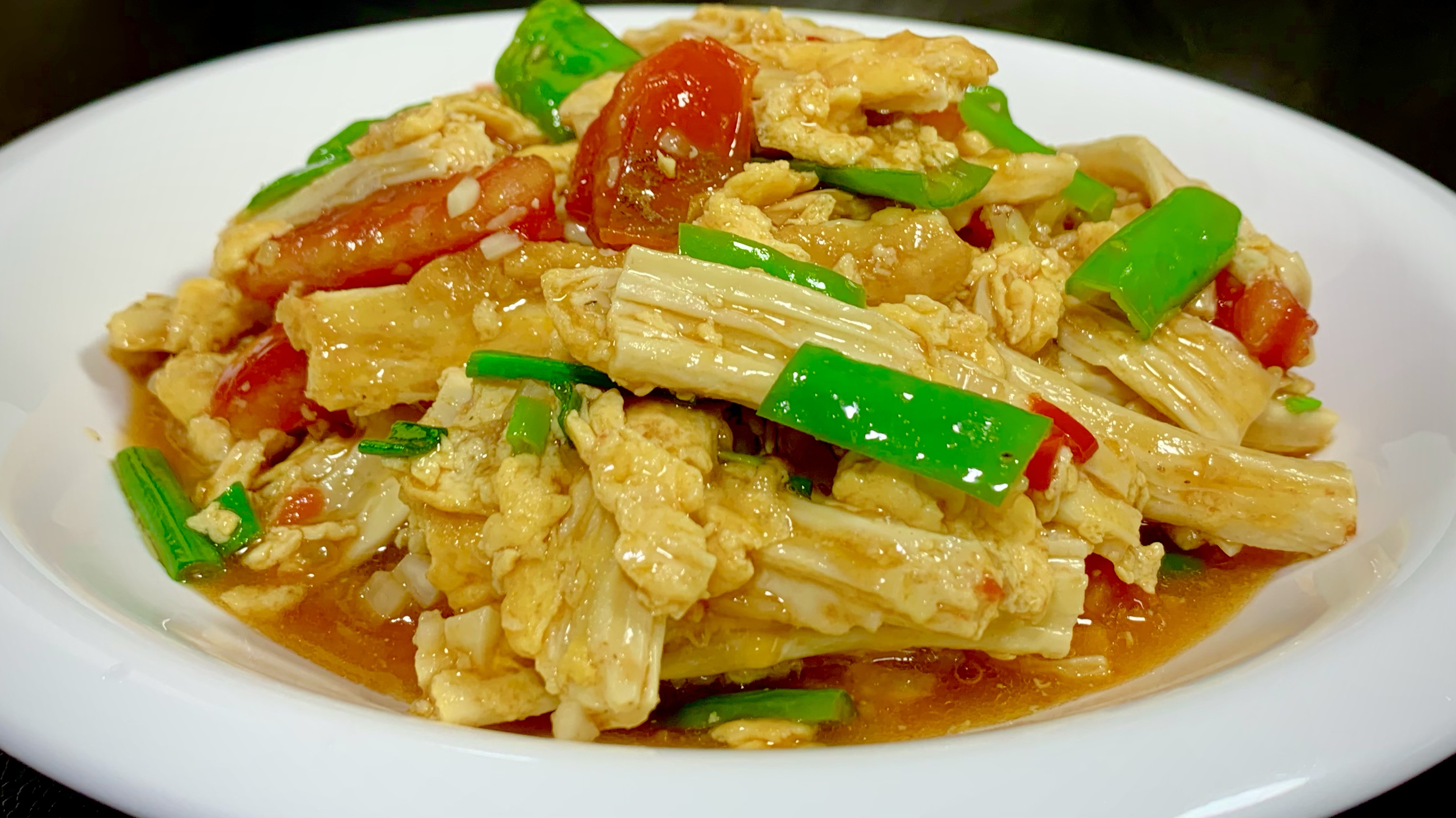 腐竹搭配西红柿实在太好吃了,我家三天两头点名吃,营养美味真香