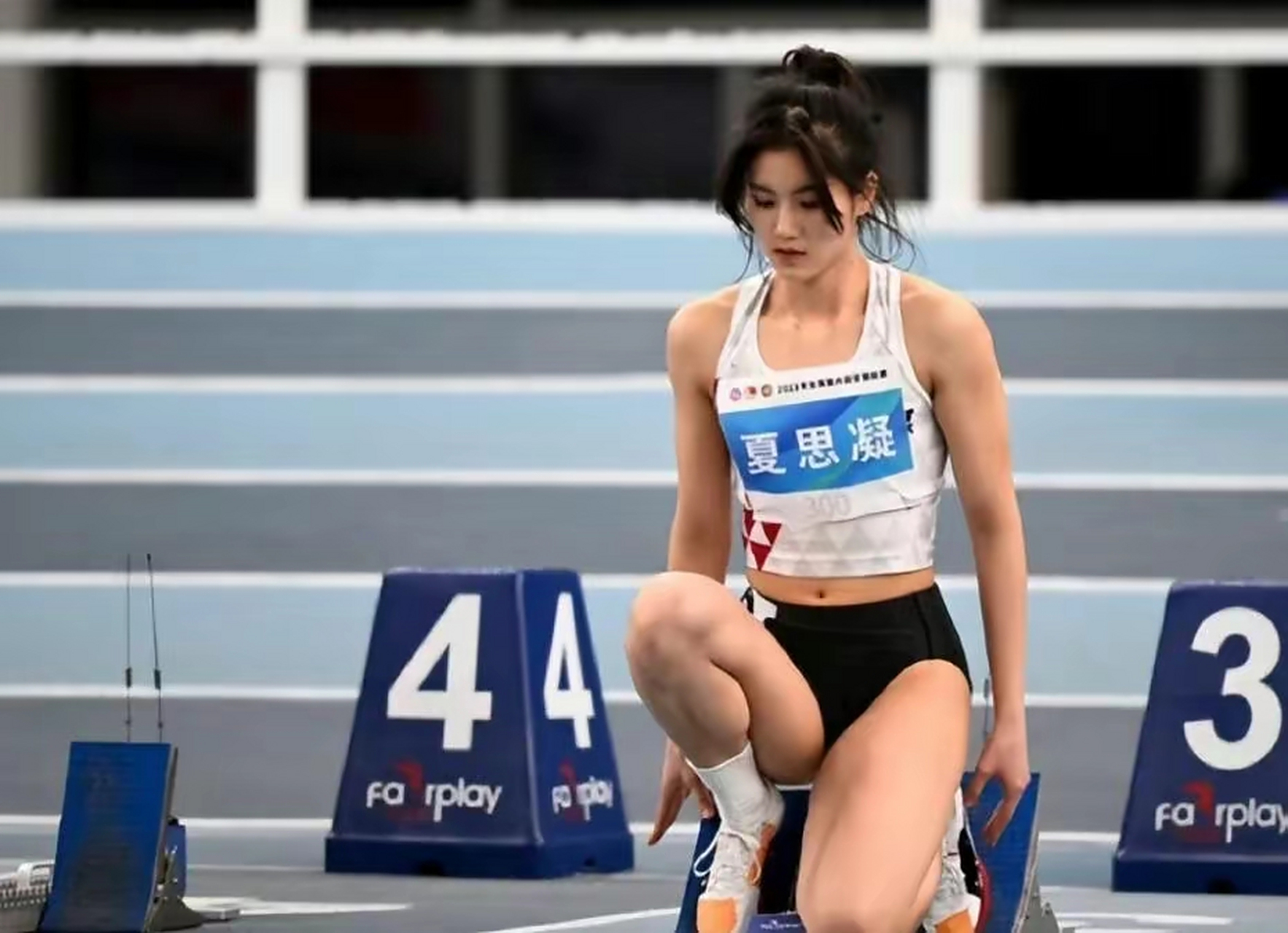 "女版刘翔"夏思凝13秒29强势夺冠,网友:田径颜值天花板  北京时间4月