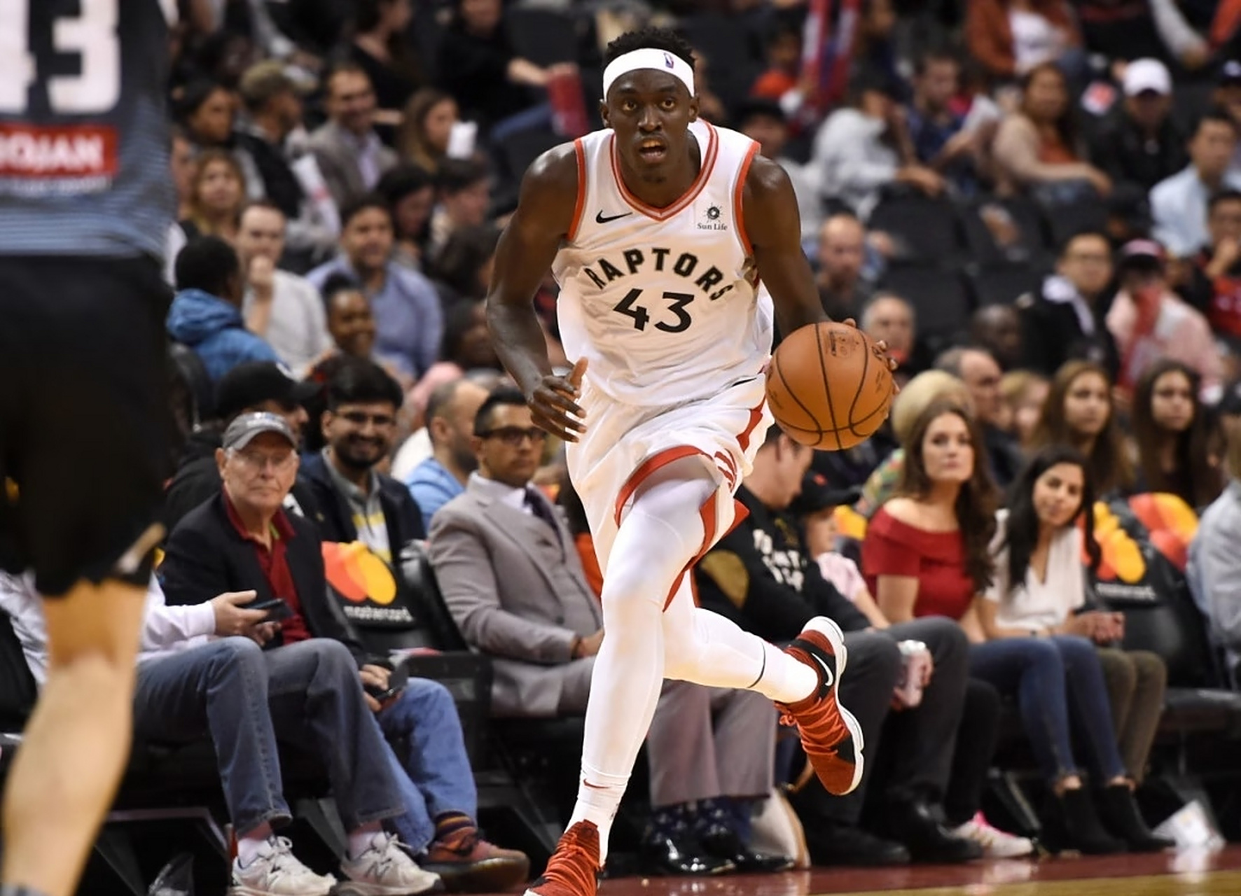 据stein报道,猛龙队球星西亚卡姆正式对外宣称:他不会跟任何交易得到