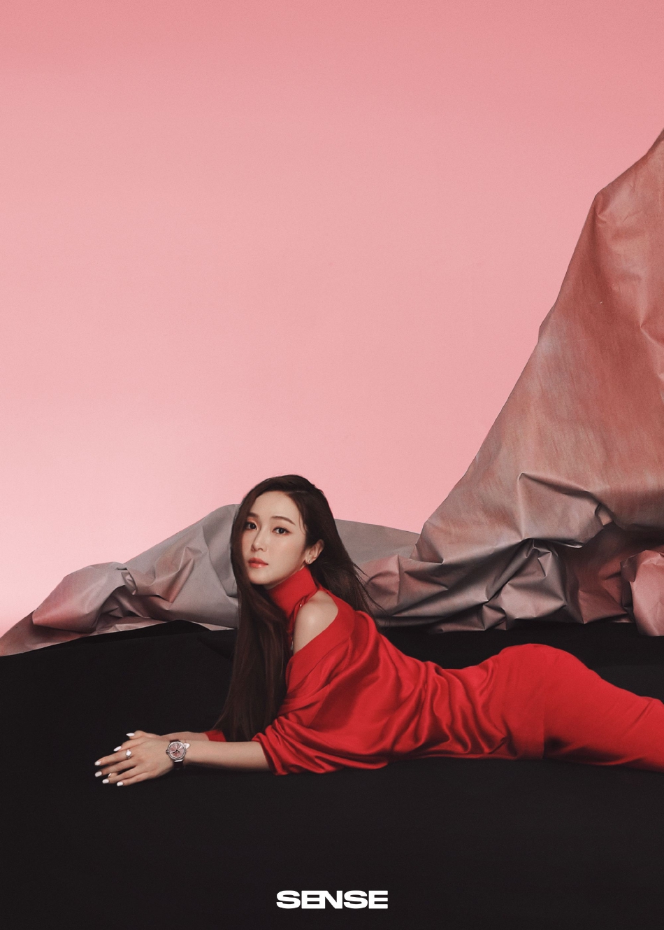 组图：郑秀妍高级清冷感大片释出 着修身长裙尽显魅惑迷人