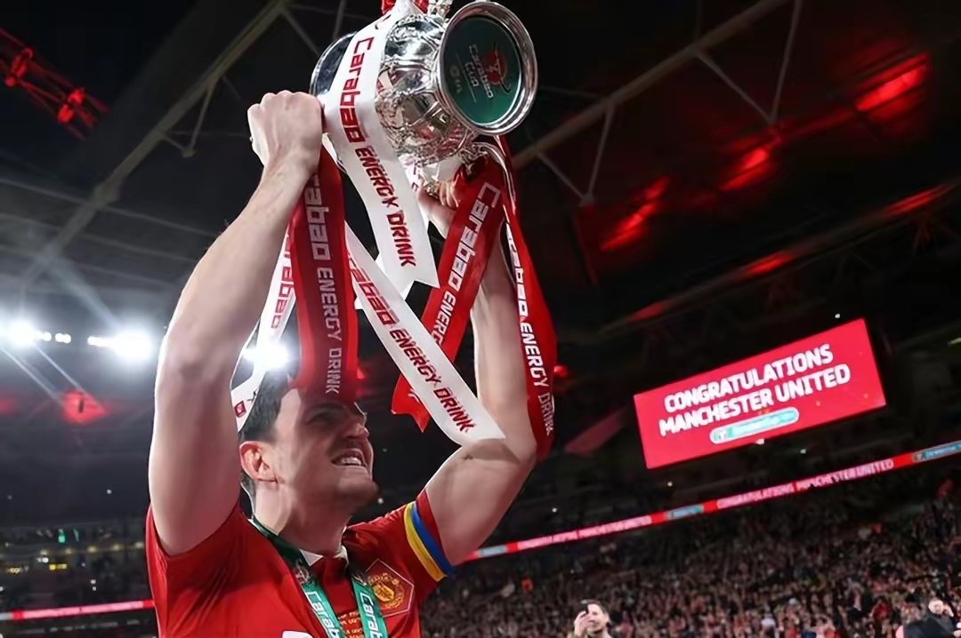 关于滕哈格愿意执教狼队双方已经进行初步接触的信息