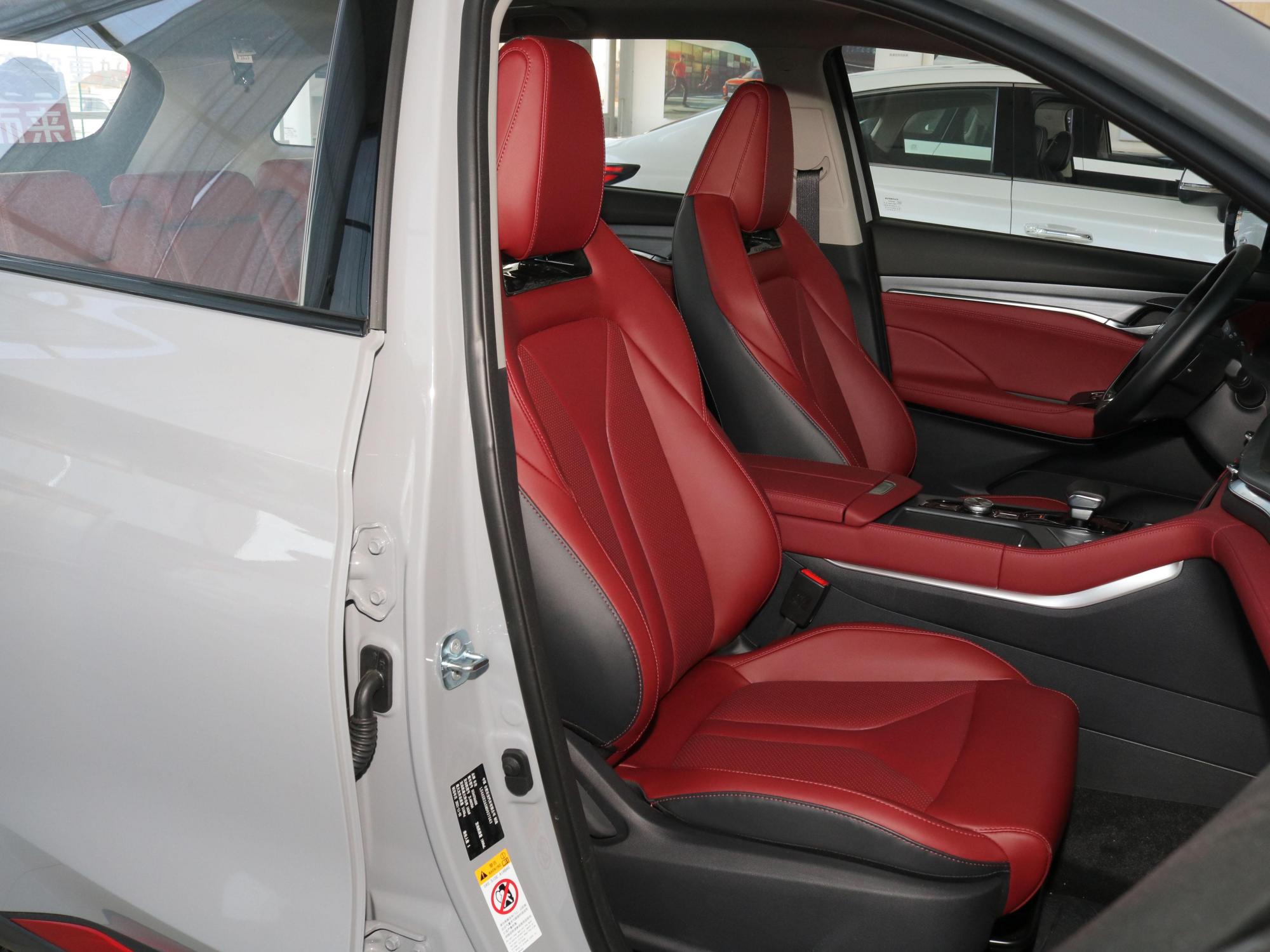 11.79万起,销量王者,红色装饰,实拍长安cs75 plus