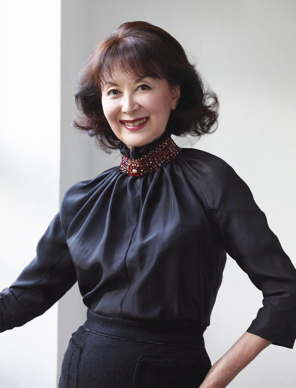 《血疑》让我们看到了幸子的亲生母亲大岛理惠的美丽容貌和优雅气质