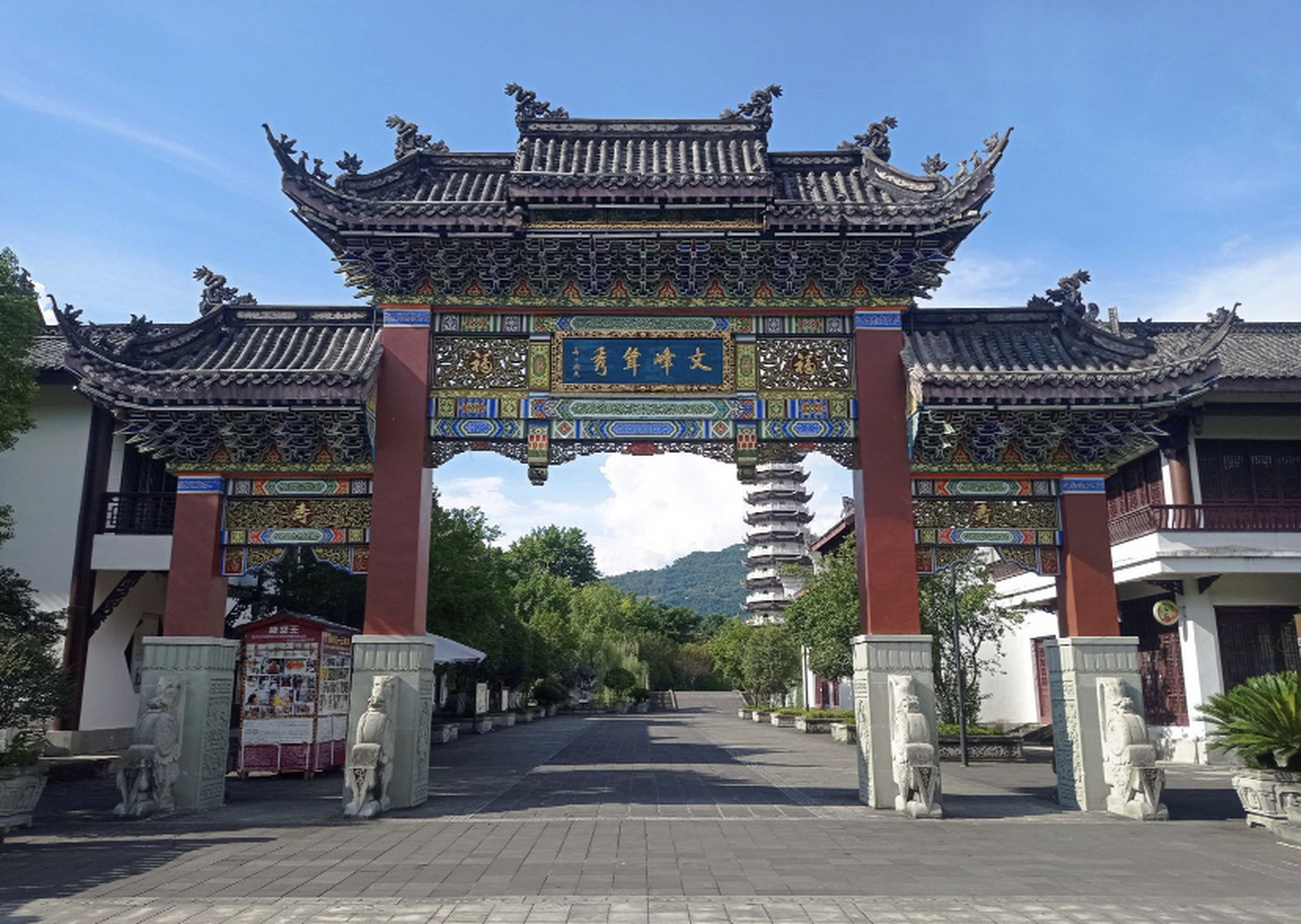 它位于重庆市开州区,是一个集园林,文化,旅游于一体的综合性公园.