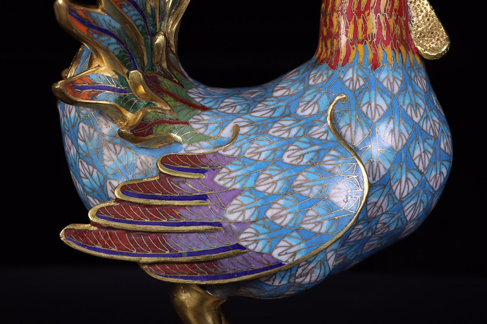 回流:乾隆年製铜胎掐丝珐琅彩鎏金雄鸡一对. 规格:高33厘米,长18.