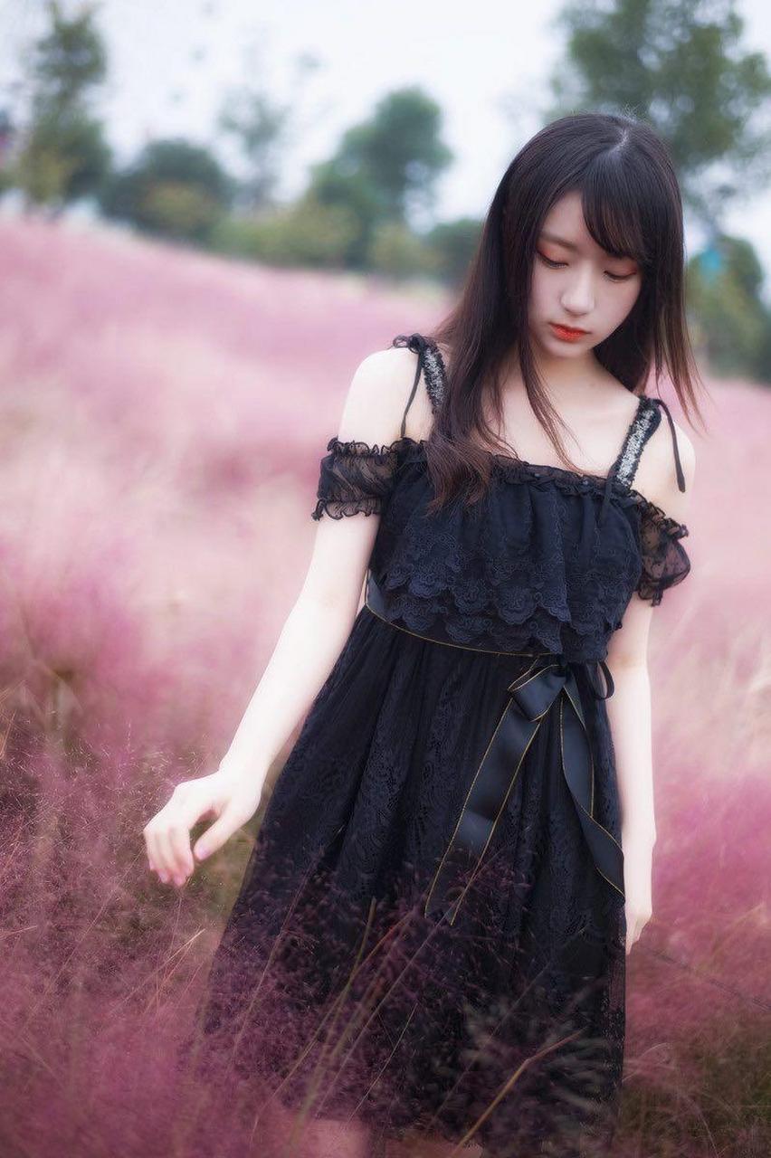 清新风格户外美女摄影人像,清纯甜美的黑裙女孩,优雅动人,靓丽可爱,拍