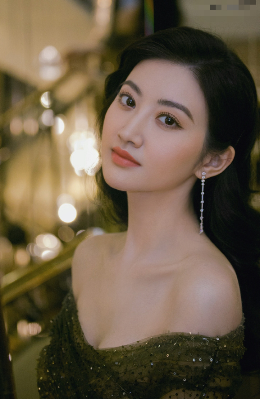 景甜说2019年发生了一件私人的事情,是生命无法承受的痛,严重到她出不