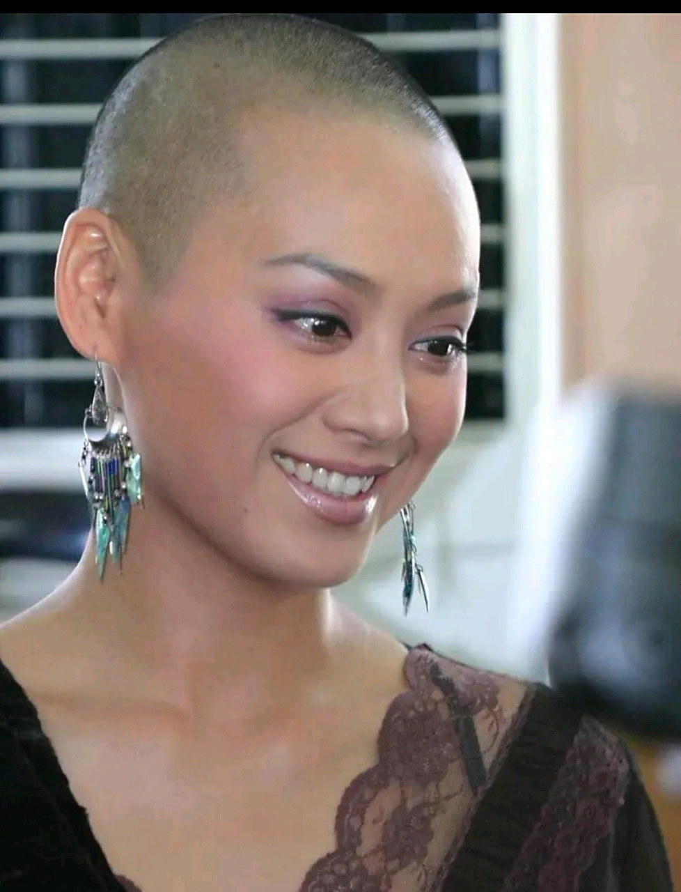 娱乐圈女明星大概只有宁静敢剃光头吧