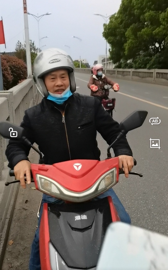 拾金不昧,还婉拒谢意,嘉兴海盐这位新居民大哥值得让人点赞!