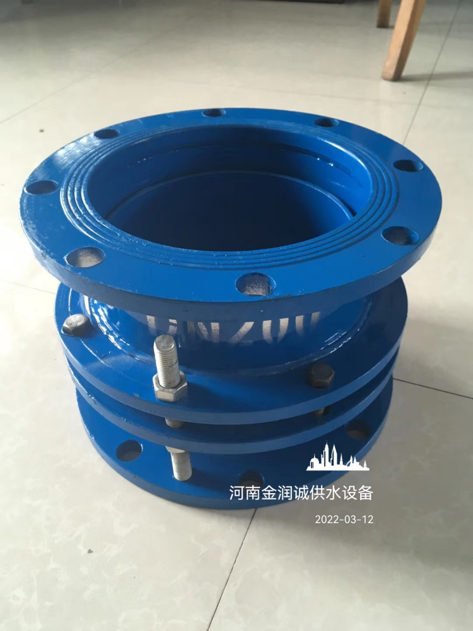 球墨铸铁伸缩节也叫管道膨胀节,铸铁伸缩器,伸缩接头,补偿接头等.