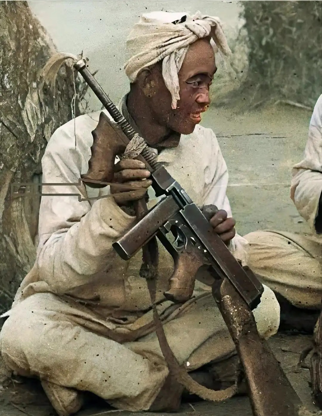 县大队的民兵积极打鬼子,在九间房村伏击日军小队