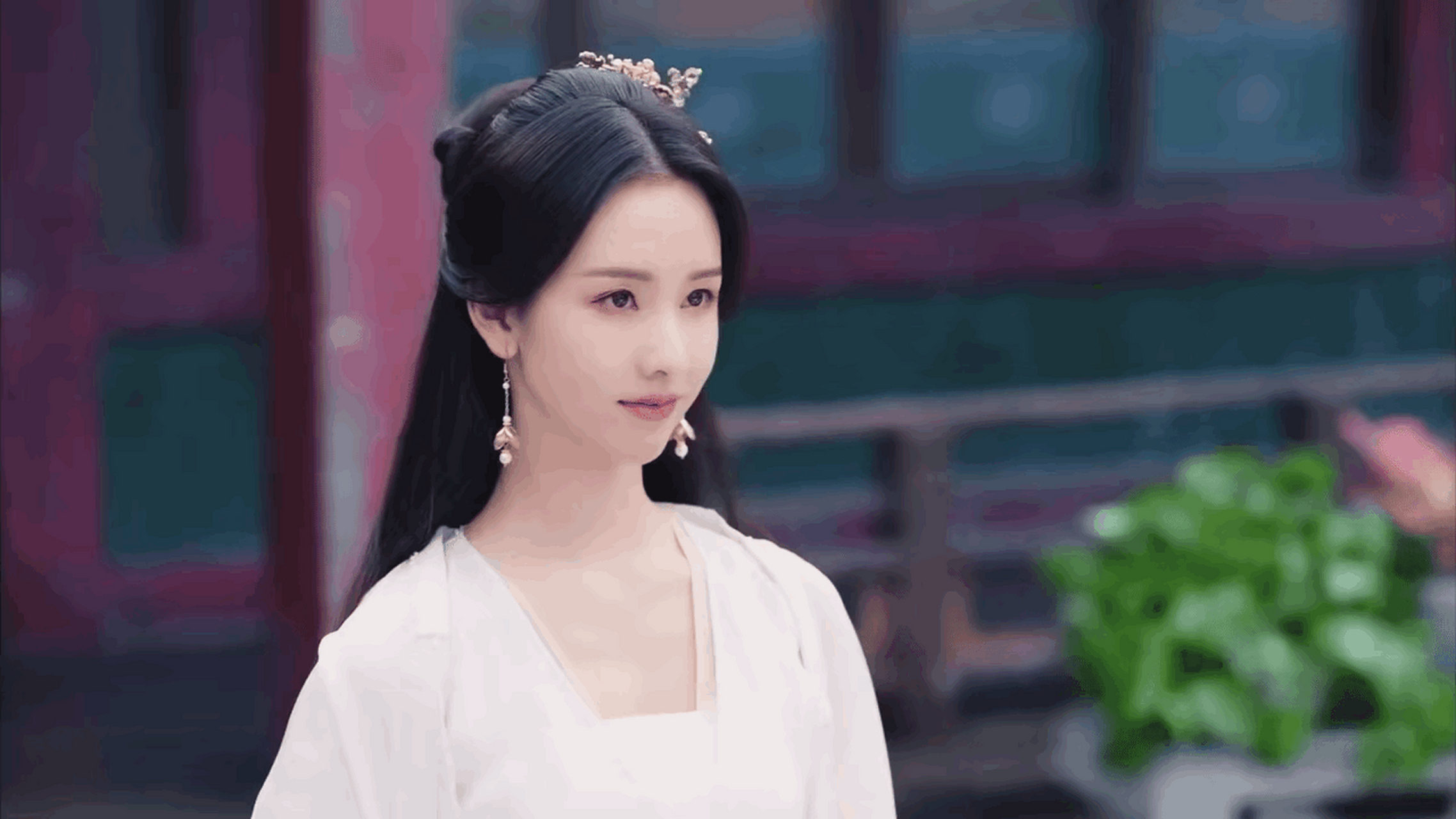 陈都灵莲花楼造型vs长月烬明造型,天选古装人嘟嘟,好温婉大气的美女啊