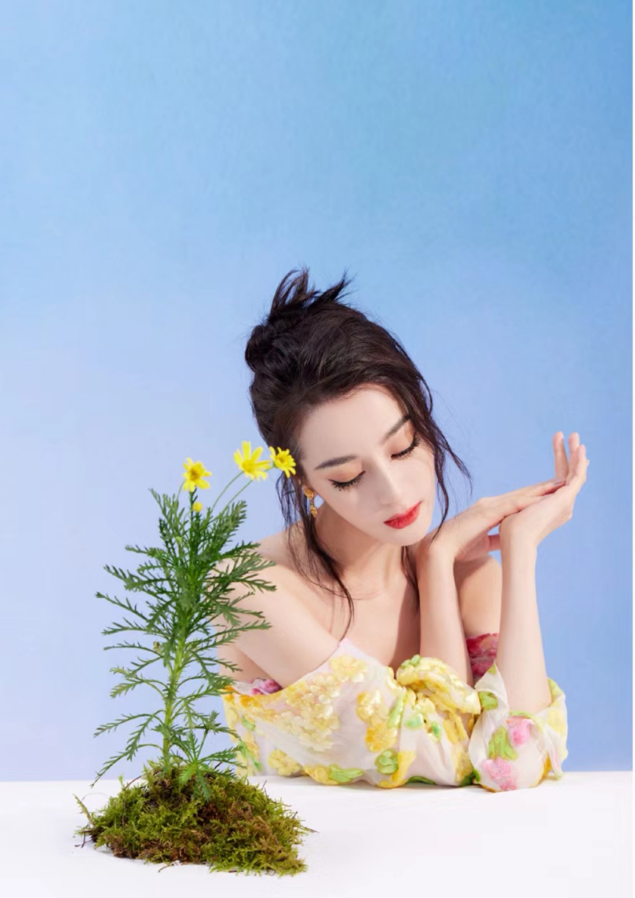 花仙子热巴,透明高跟鞋大长腿,美呆了 真身长裙真的太漂亮了 很显身材