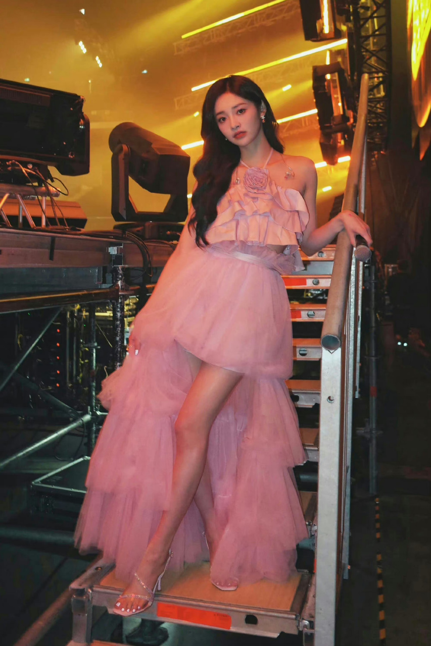 周洁琼  高跟凉鞋  大长腿