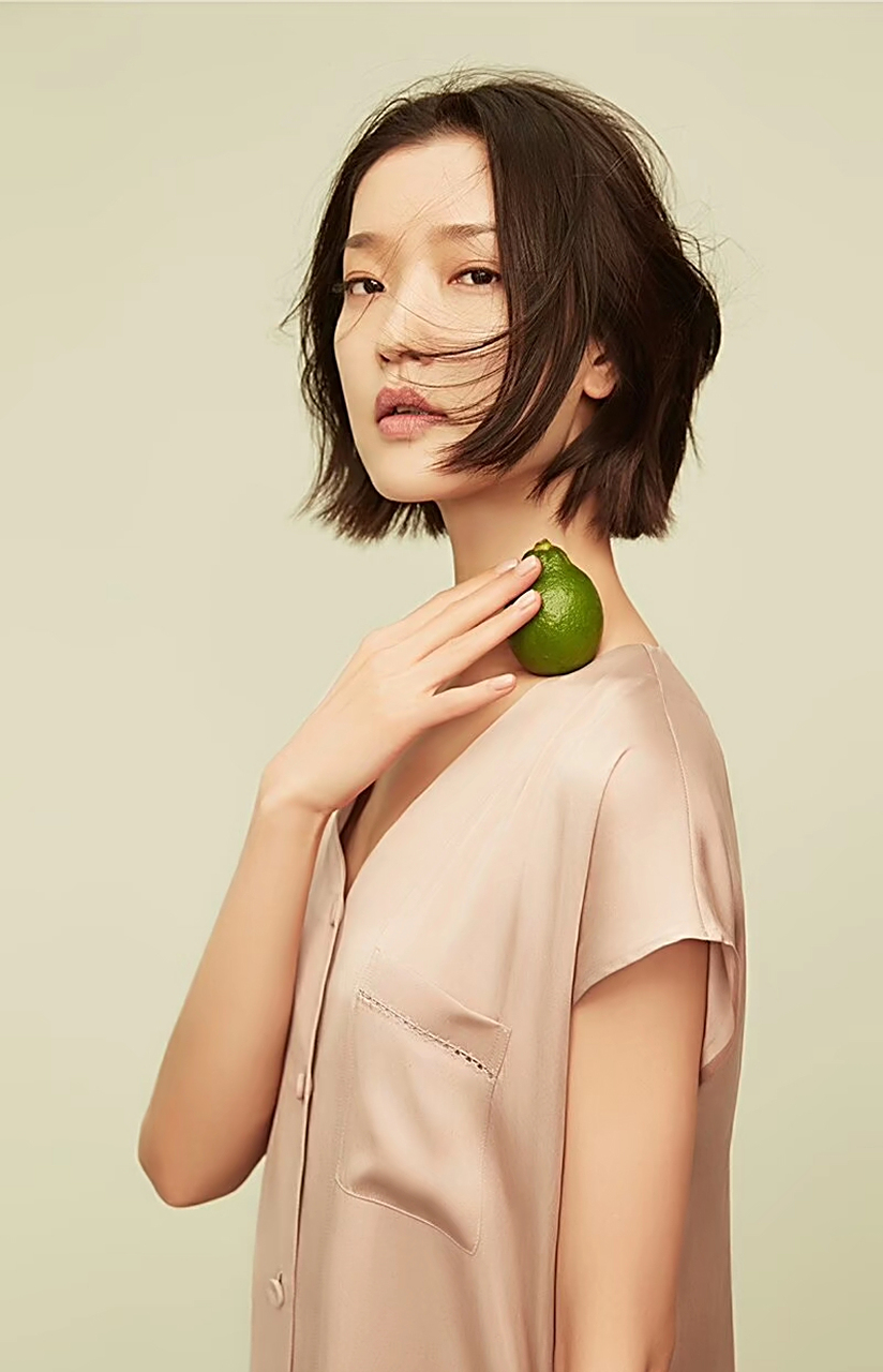 娱乐最前沿# #每日娱乐播报# 花中西施——杜鹃 杜鹃,中国内地女模特