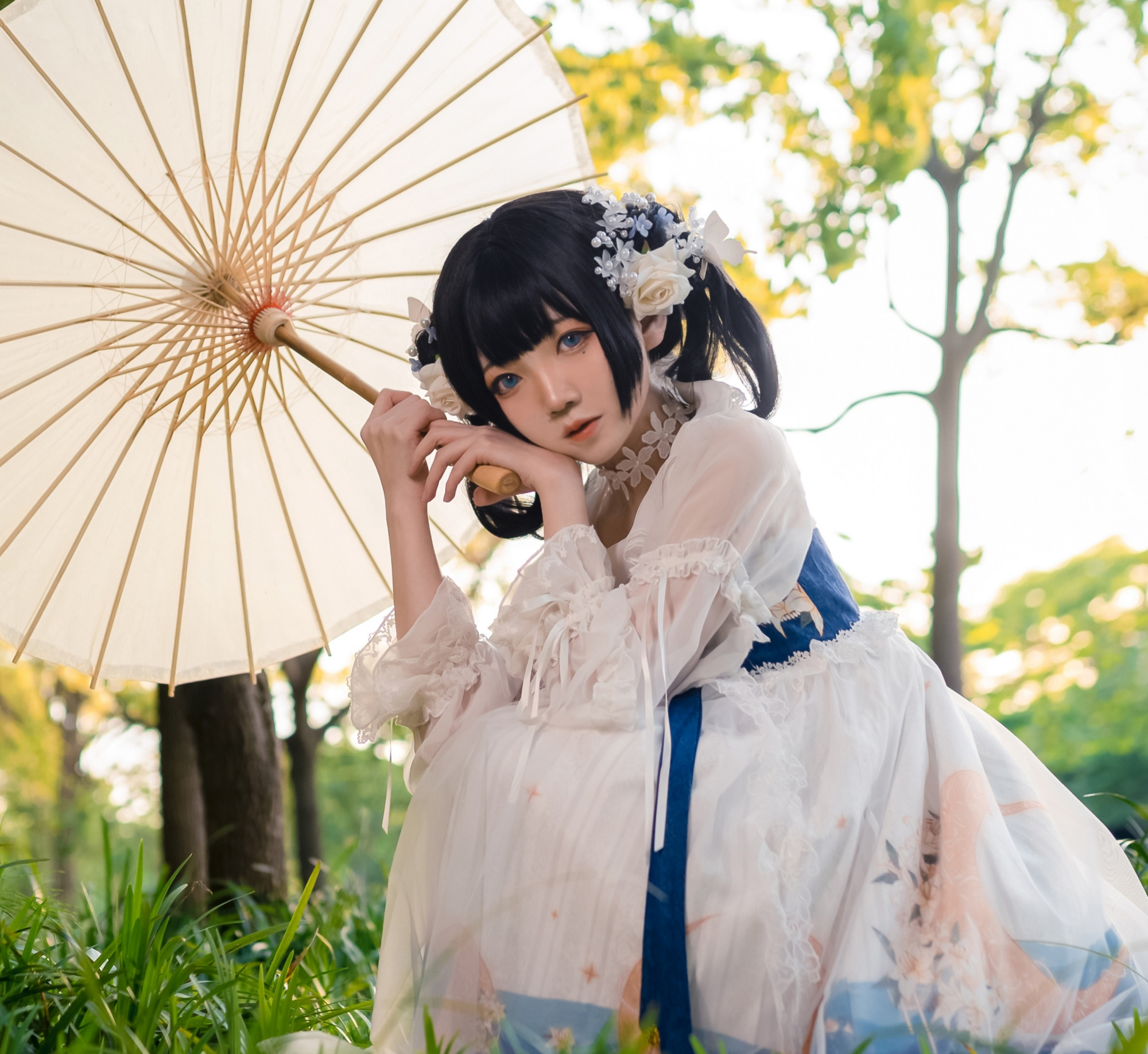 楚楚动人的洛丽塔小姐姐,在黄昏里撑一把油纸伞,温婉且动人