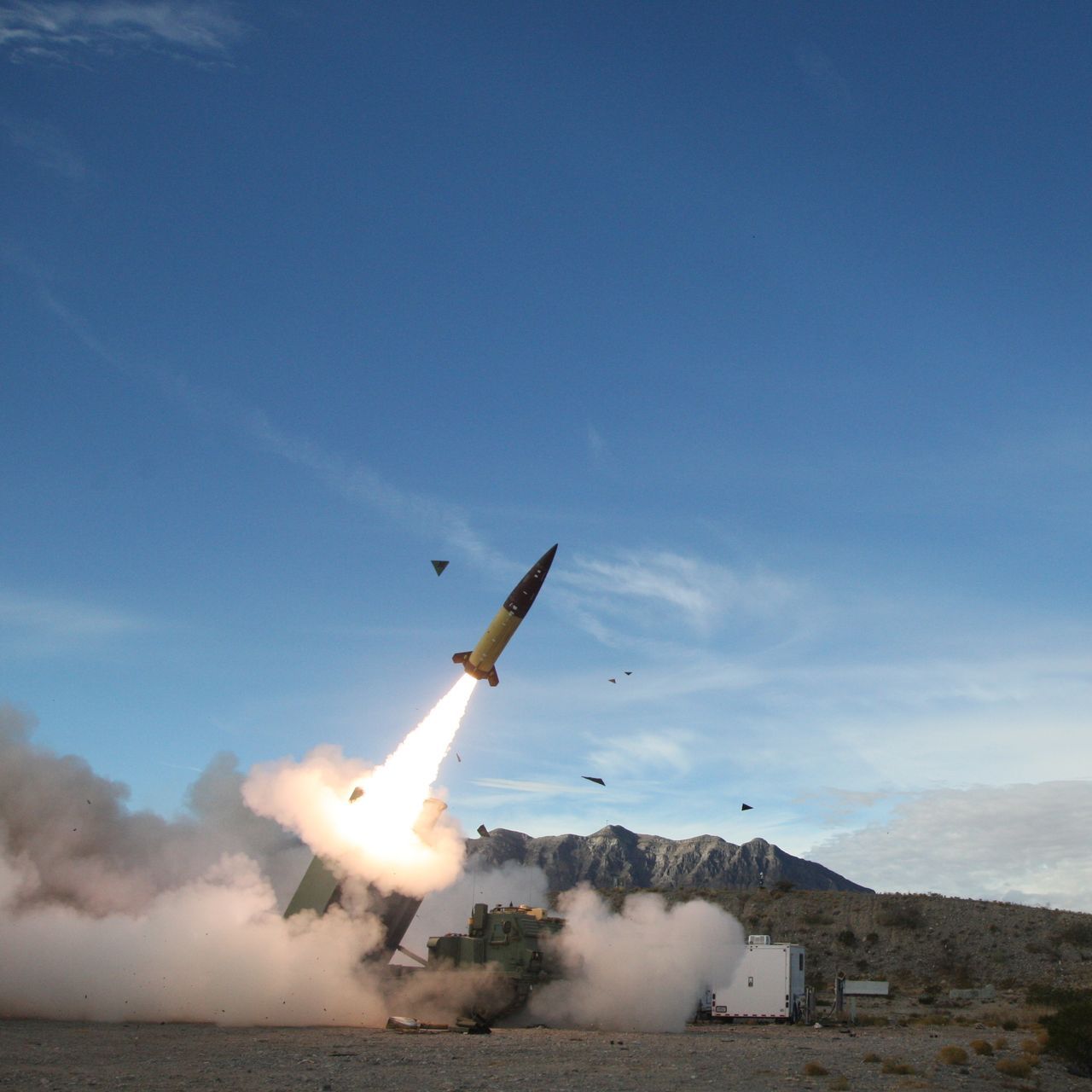 纽约时报:拜登考虑向乌克兰援助atacms陆军战术导弹 据《纽约时报》