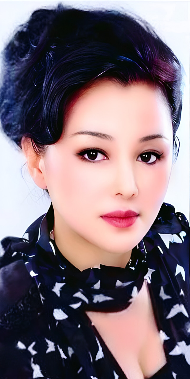 于小慧,1965 年 12 月 20 日出生于辽宁省丹东市,中国内地女演员.