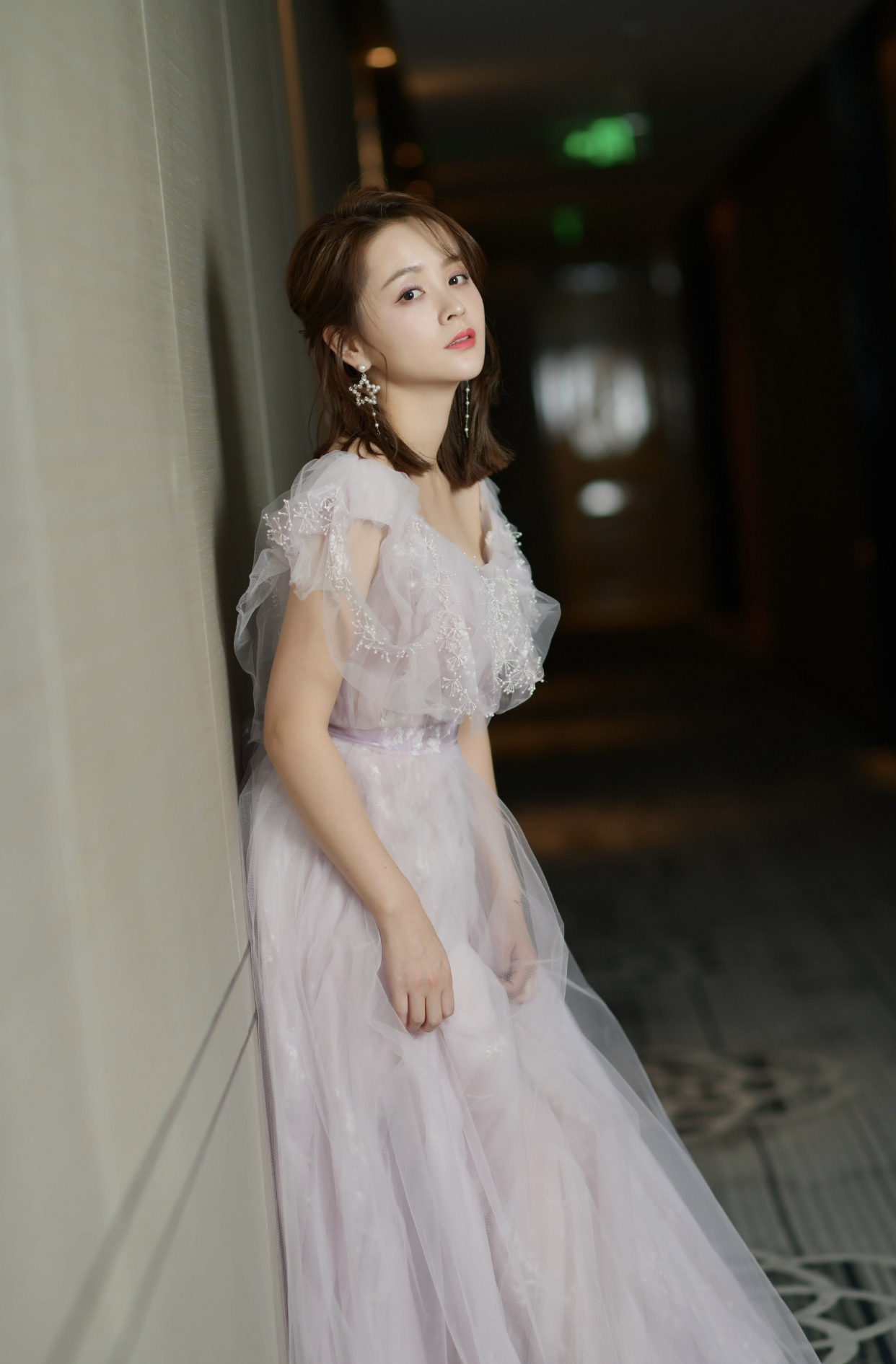 邓莎写真美图:风姿绰约,妩媚动人