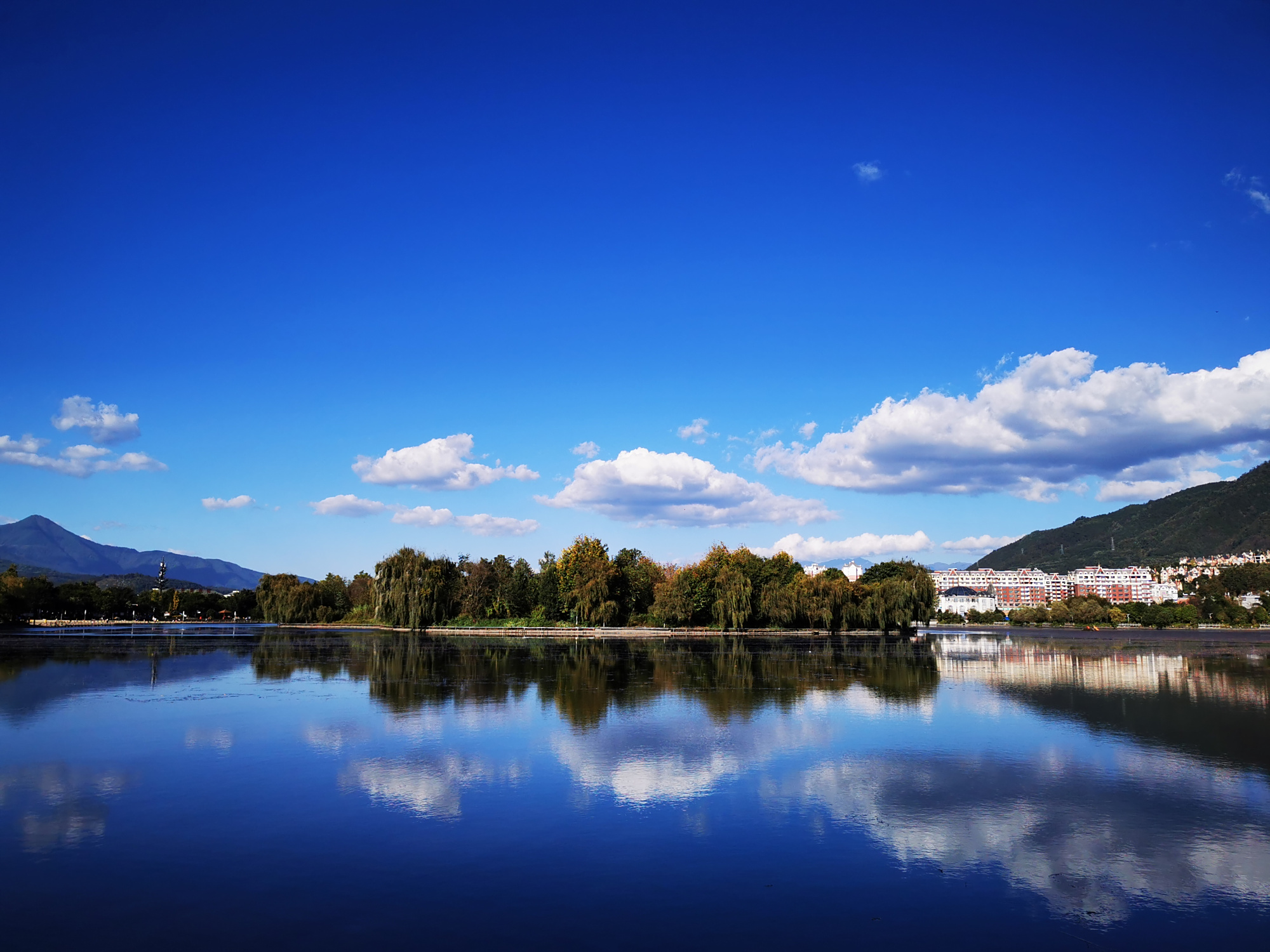 云南腾冲欢乐湖