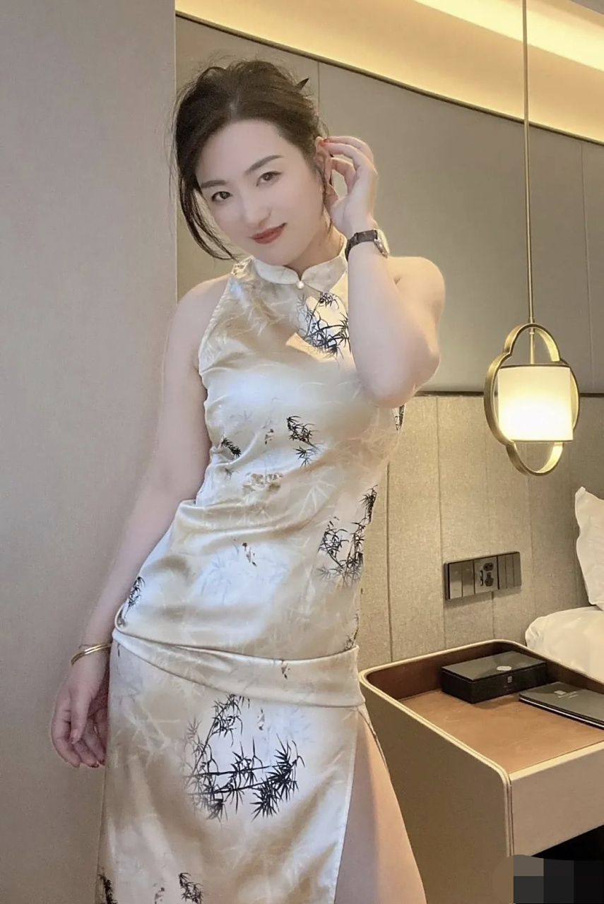 旗袍徐娘,风韵犹存