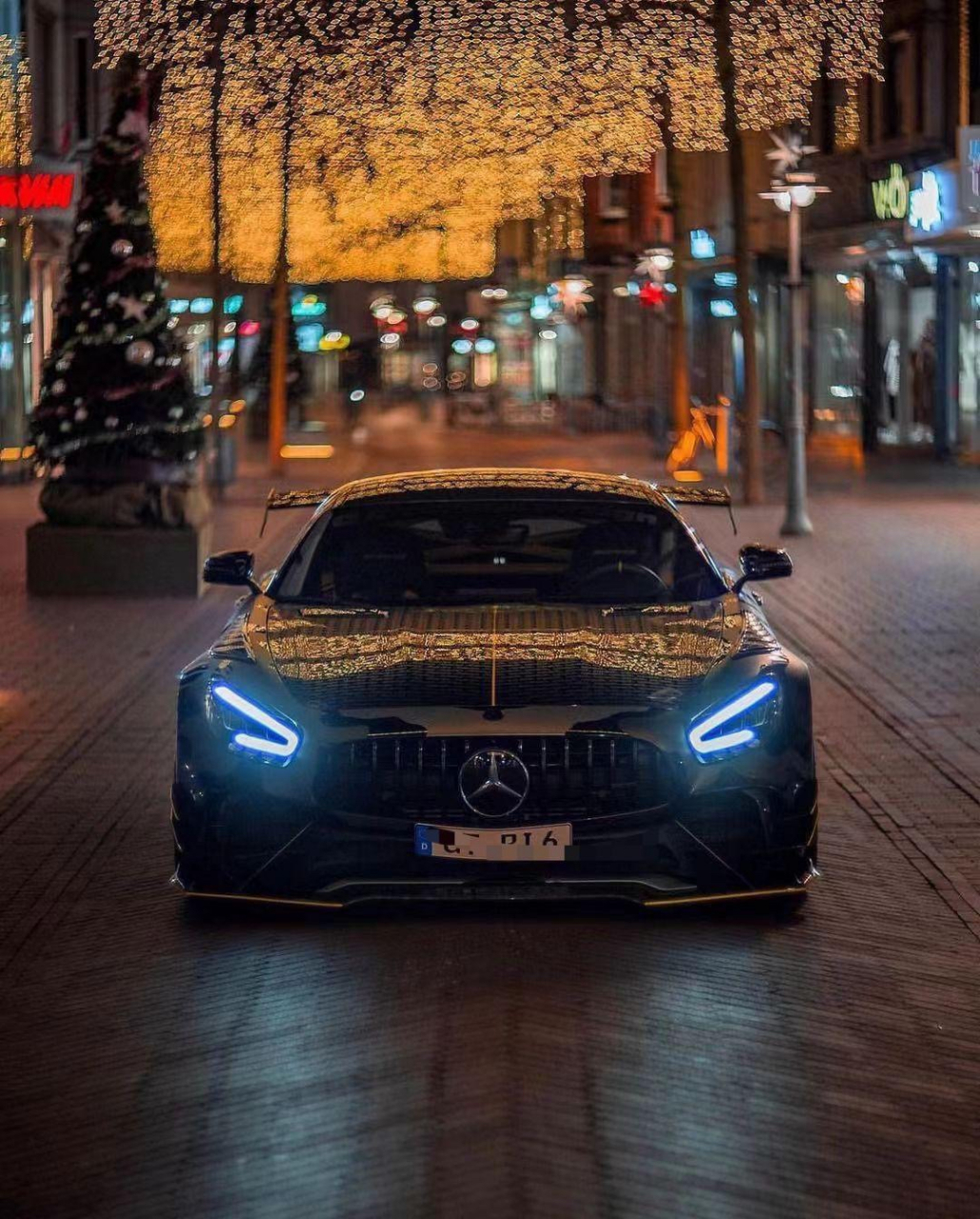 梅赛德斯奔驰amg gt 它的造型简短流畅,运动气息十足. amg gt与sls am