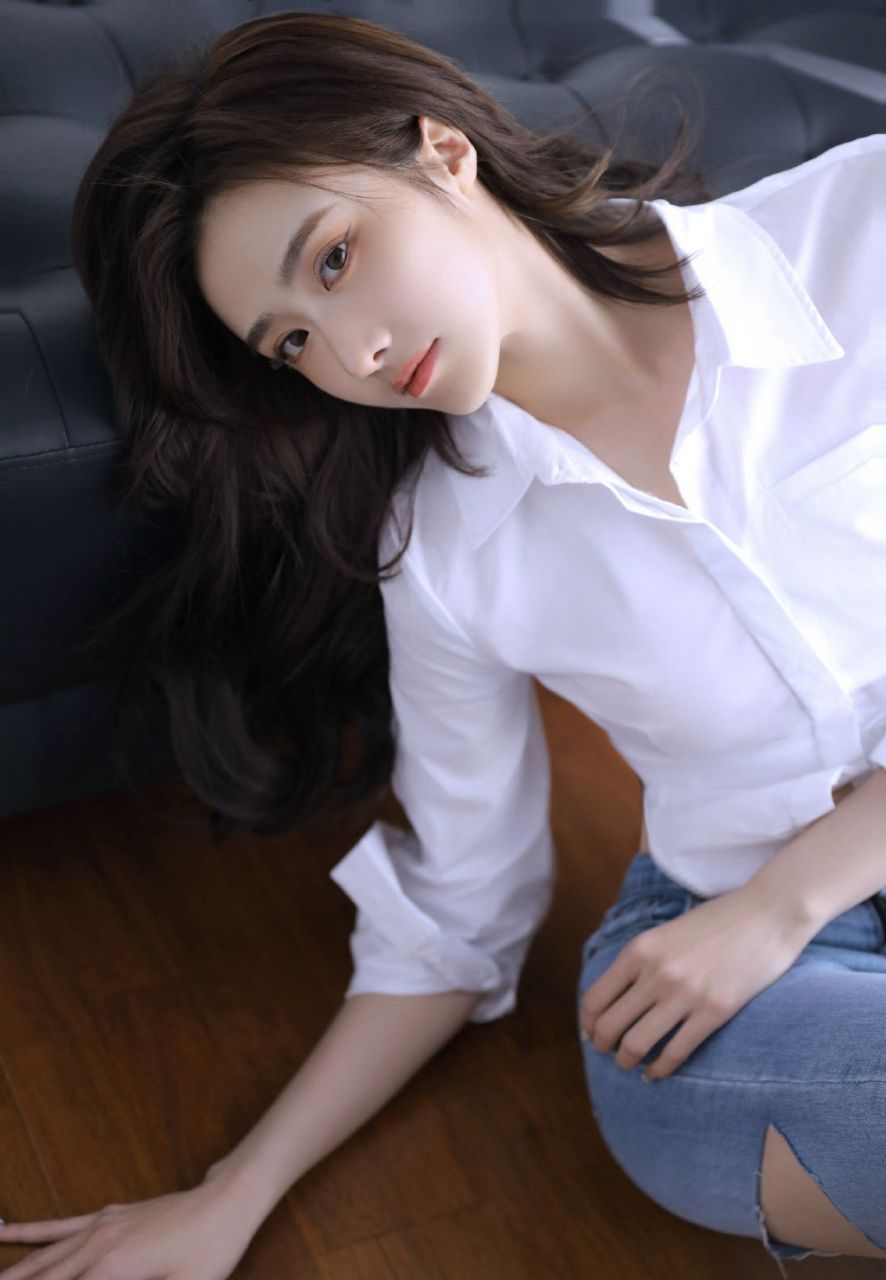 迷人小蛮腰 气质美女