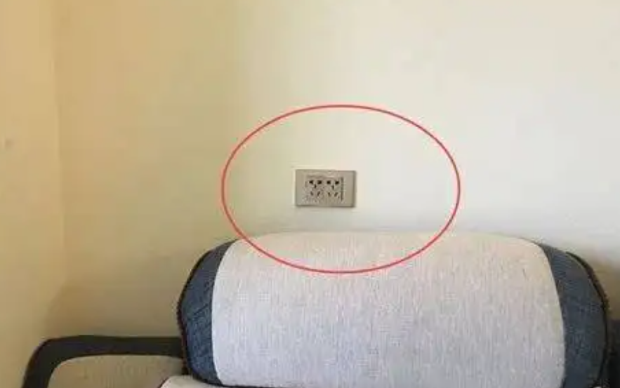 客厅沙发后面插座高度是多少