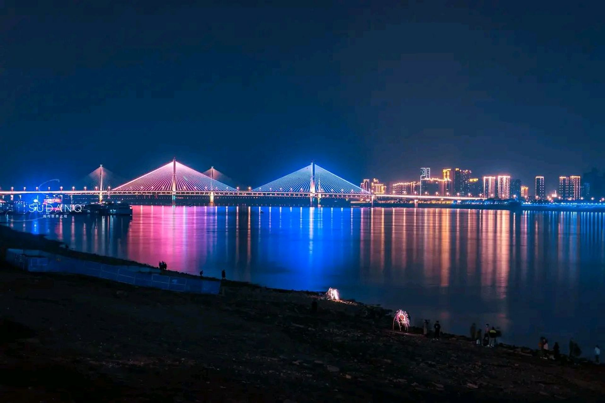 汉口江滩,汉口江滩公园可谓是这座滨江城市中一道最美丽的风景.