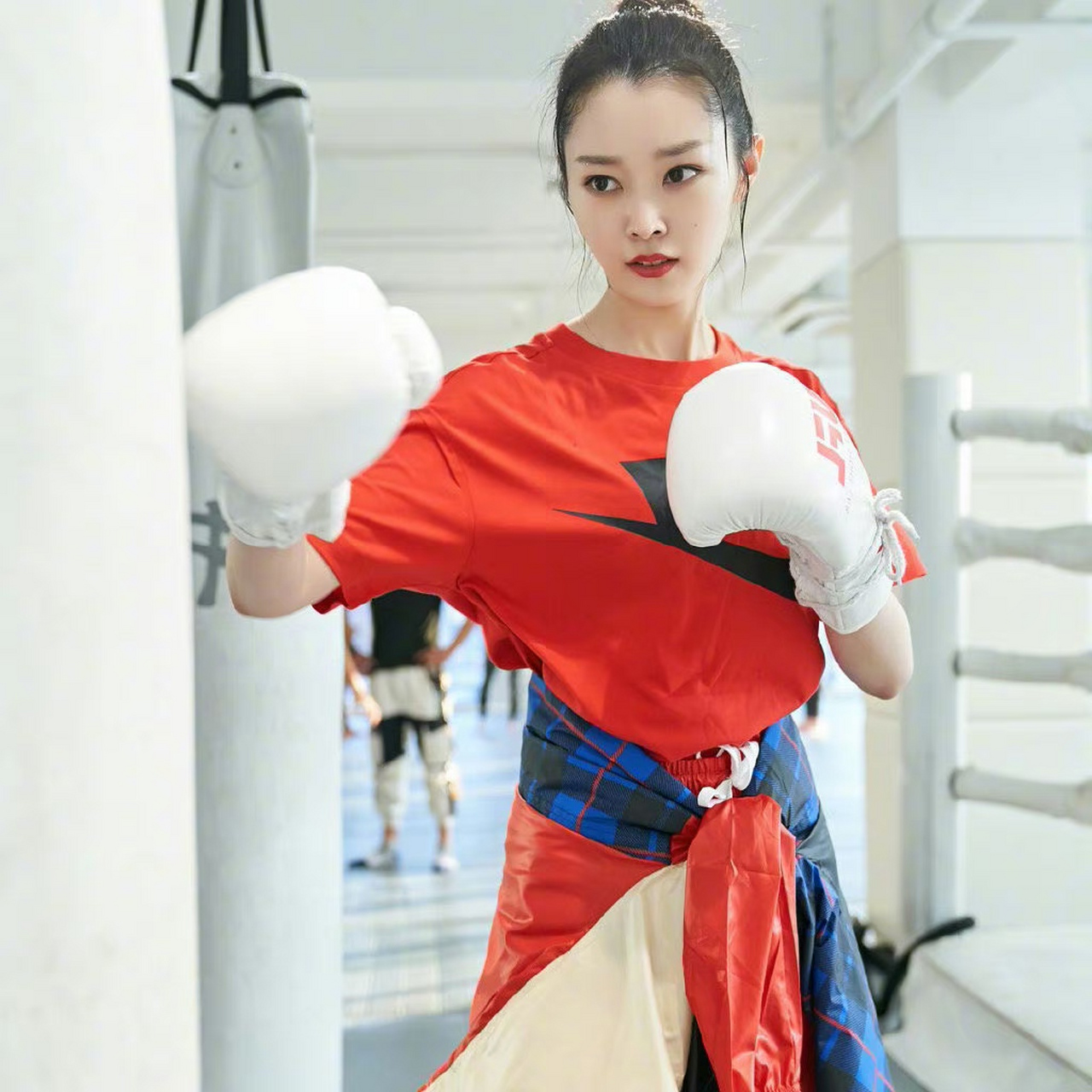 宋轶# 英姿飒爽,活力满满的拳击美少女