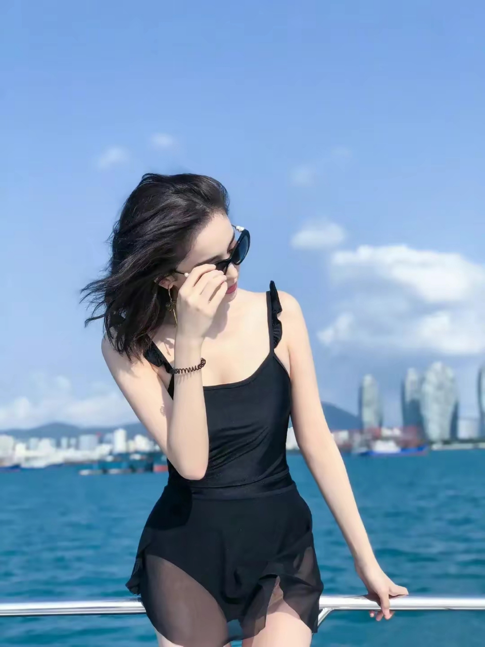 古力娜扎游艇黑色比基尼写真
