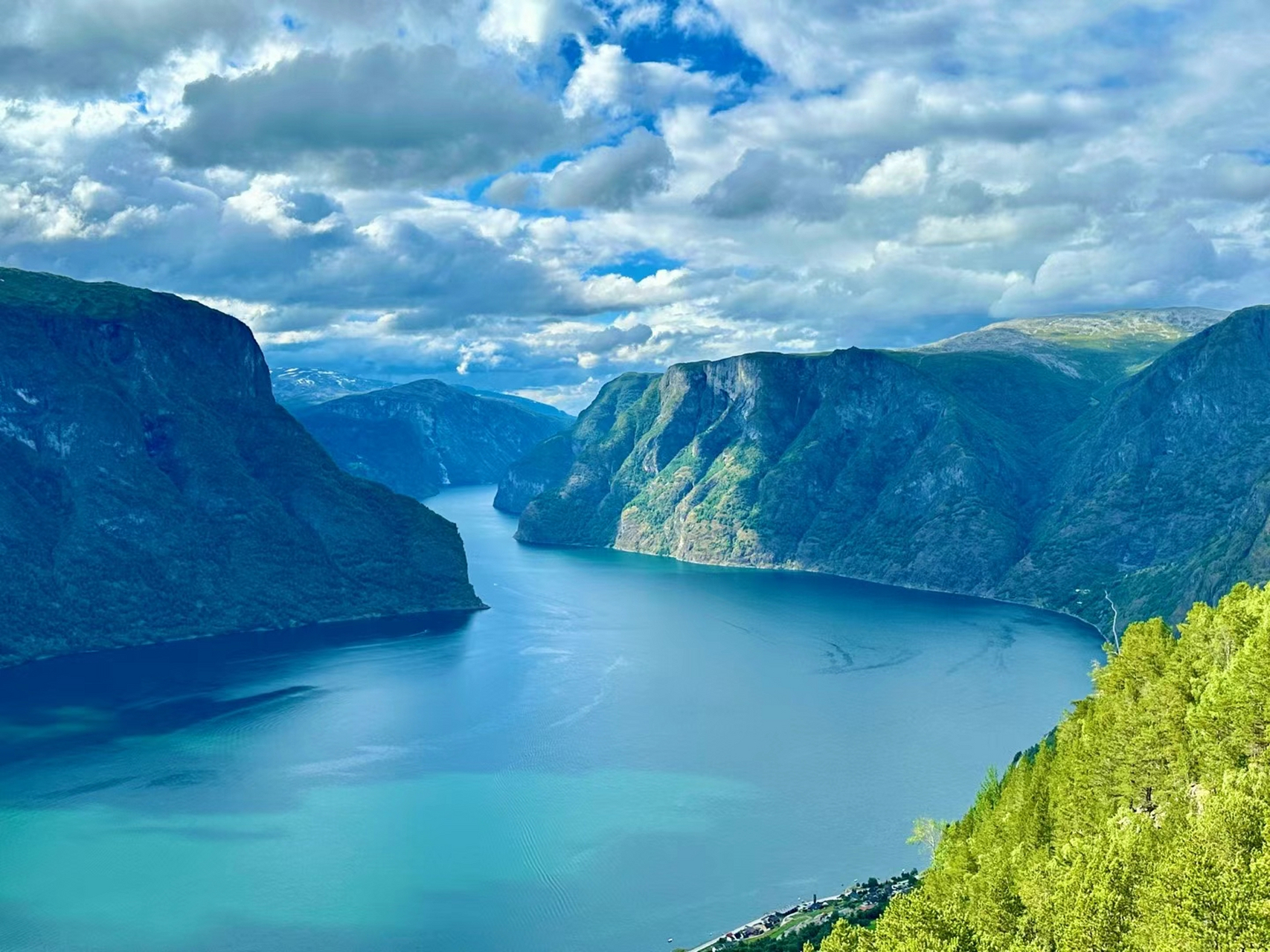 纳柔依峡湾,艾于兰峡湾是松恩峡湾的精华.