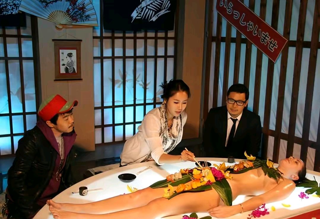 毁三观!"女体宴"彻底撕开了46岁侃爷无下限的遮羞布!