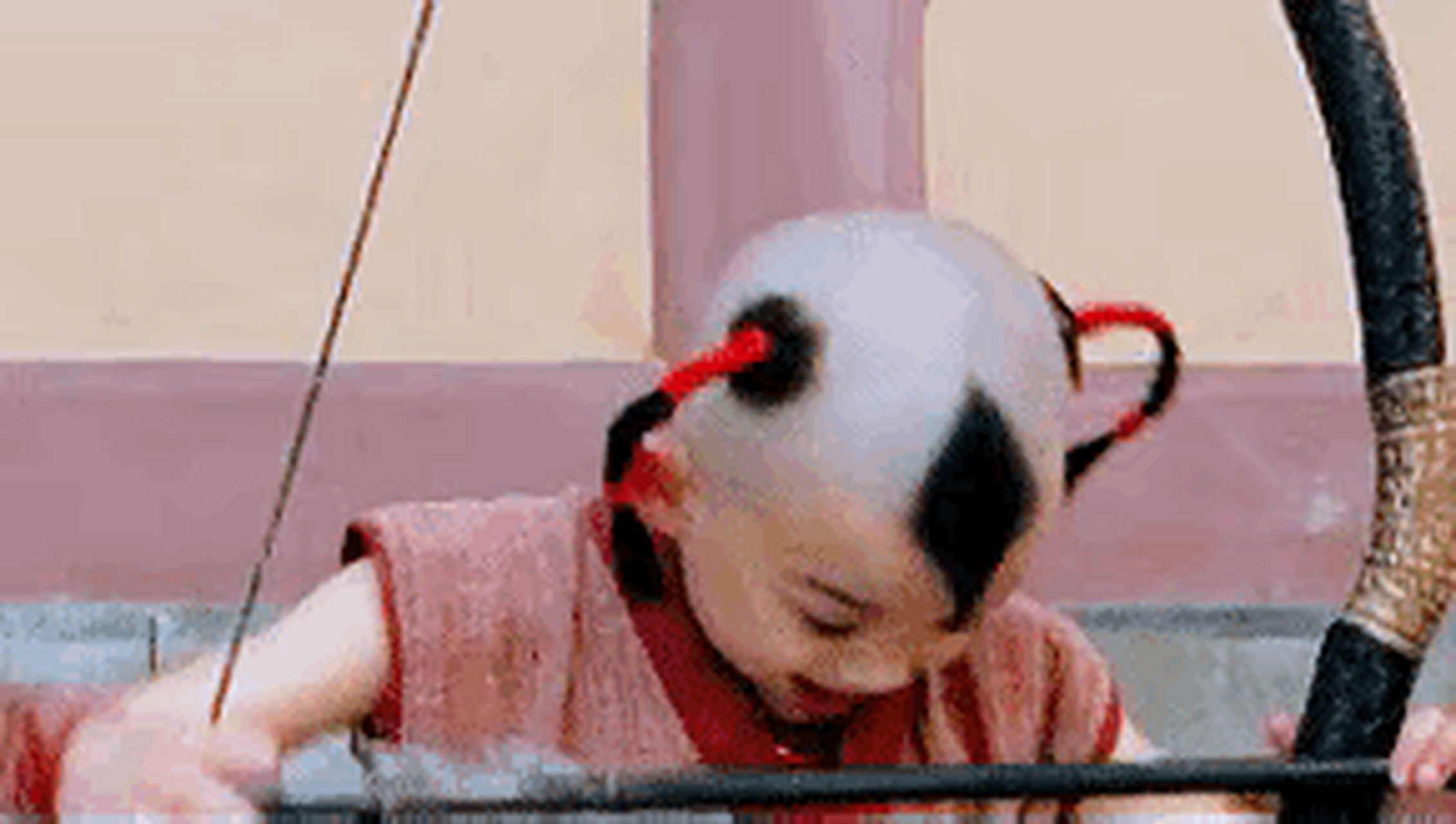 吴磊抽烟镜头#吴磊电影《不虚此行》抽烟动图96 感觉他不还是个小