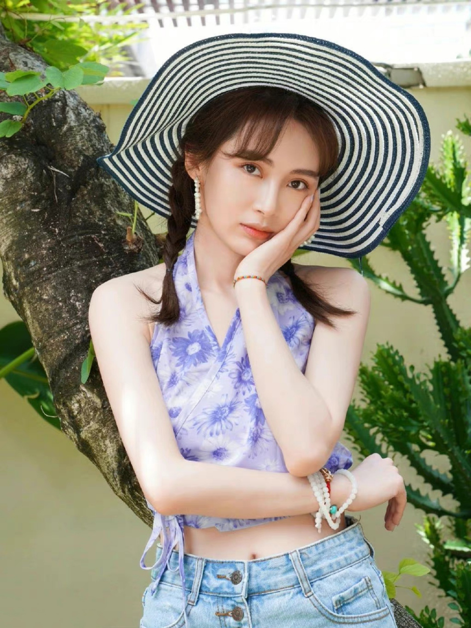 路晨# 夏日那一抹风情,美腿玉足,性感撩人