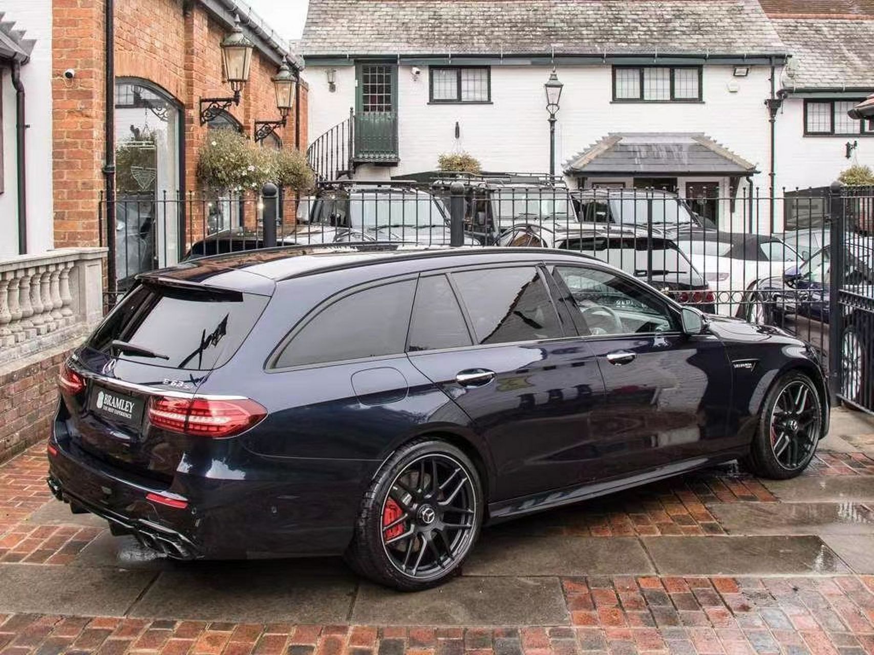 汽车# 新款奔驰 amg e63s旅行版,定位中大型轿车.