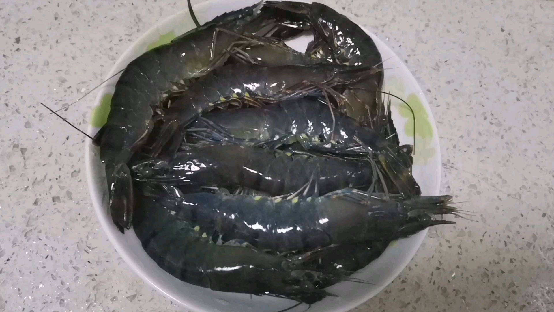 两广人最简单粗暴的做虾方法,肉质清甜鲜美,厨房小白也能学得会