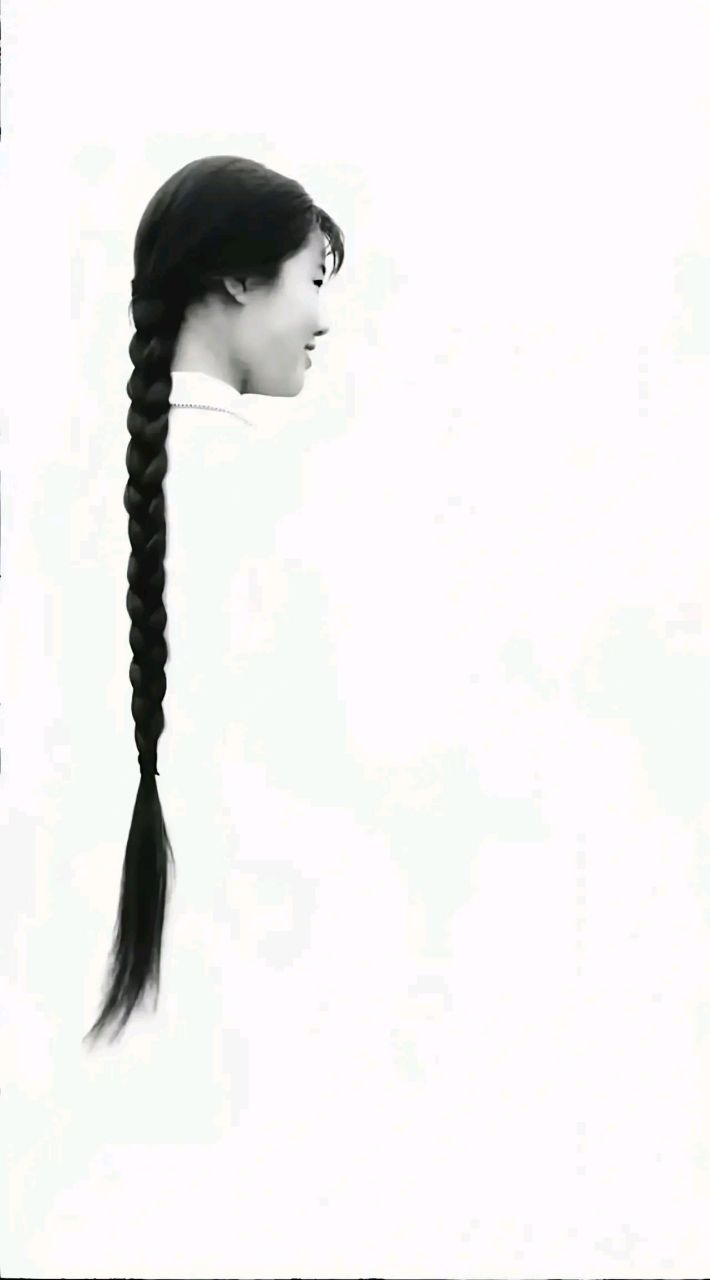 中国姑娘 [微风][微风] 中国姑娘辫子长, 又粗又黑在后背摆荡.