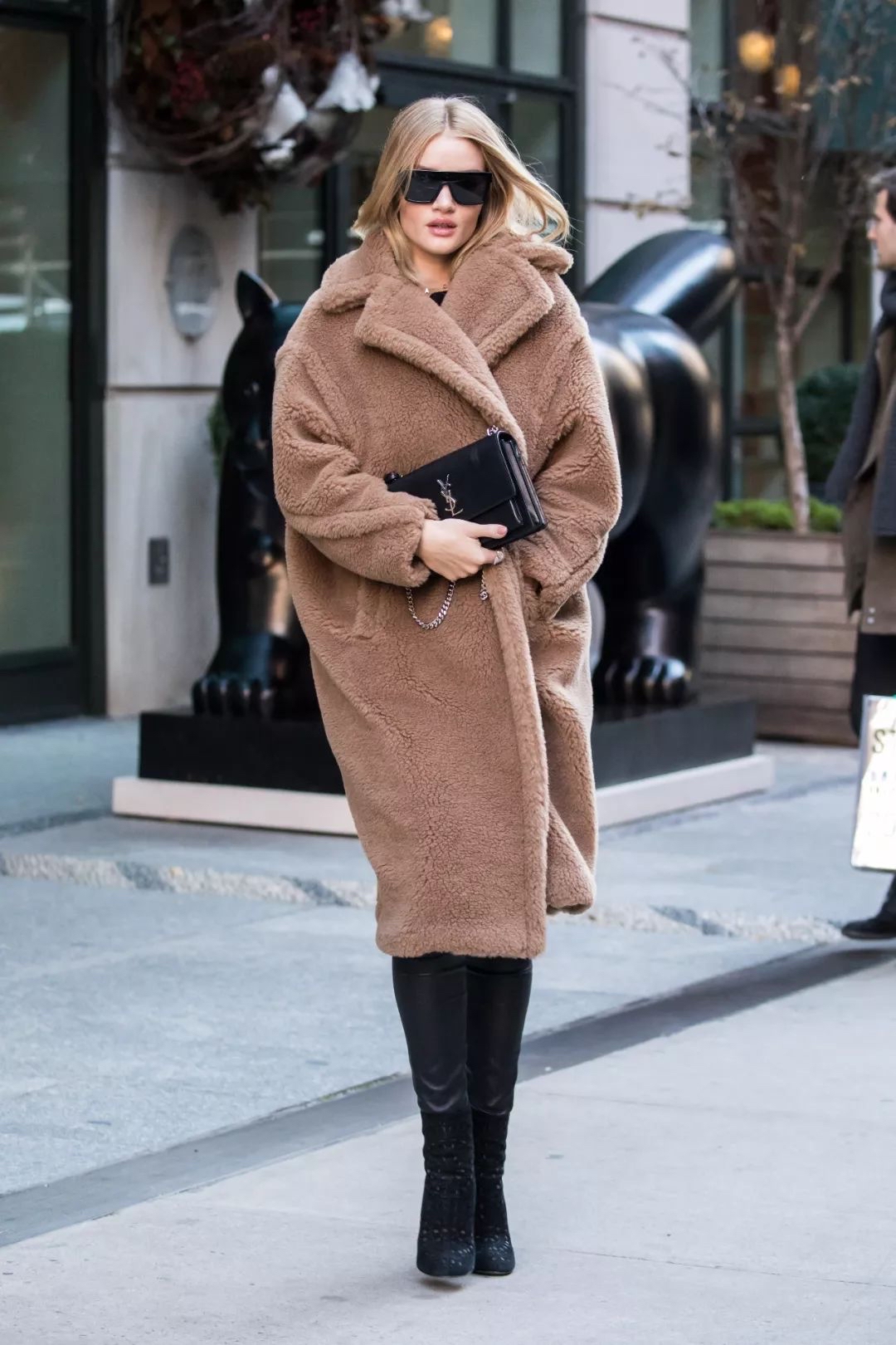 今冬"泰迪大衣"太上头!明星素人纷纷沦陷这件避寒又时髦的神器