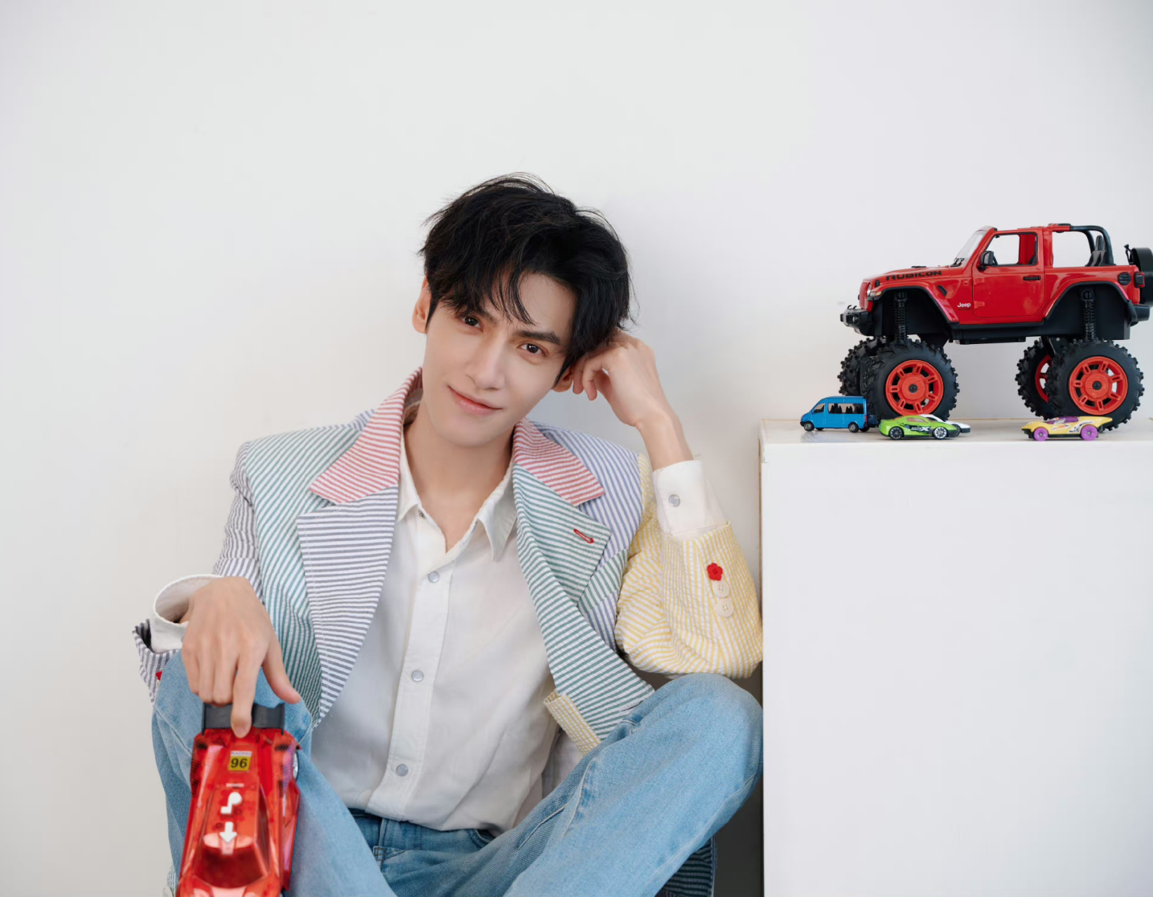 看上去还不到30哇～#罗云熙35岁生日写真