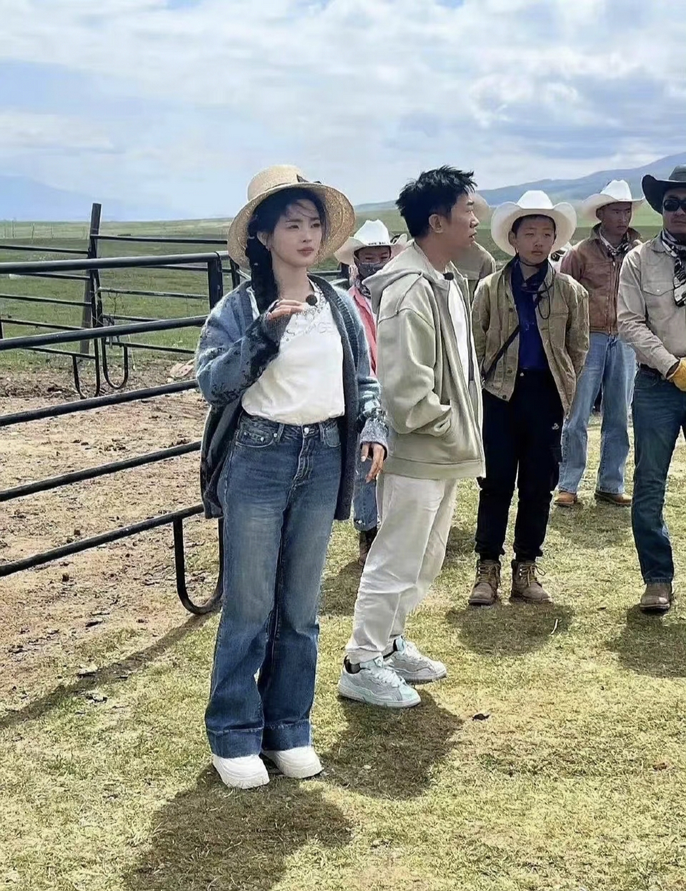 杨超越,杨迪综艺最新路透,没了电视剧里的滤镜,杨超越放在人堆里就一