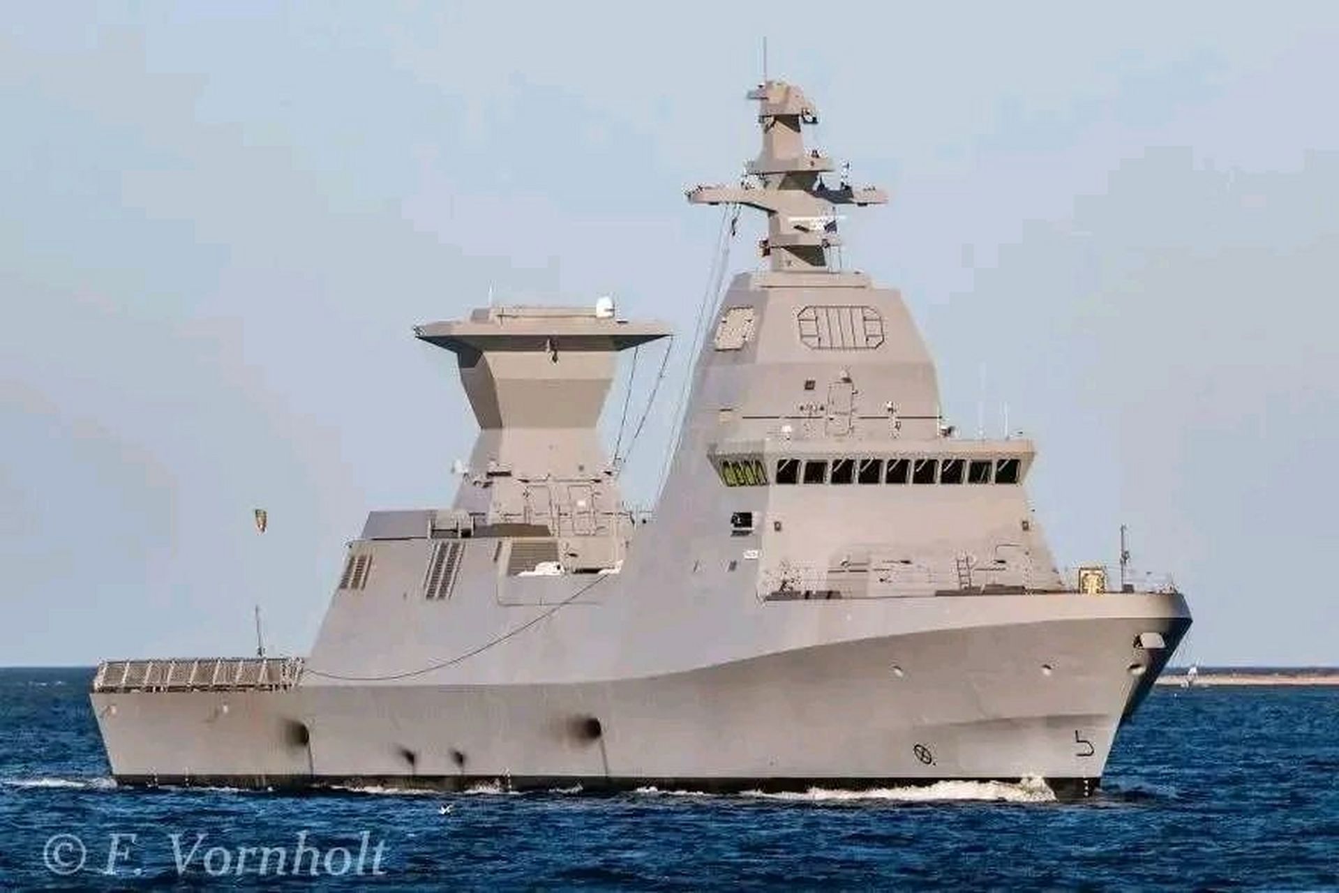 舰船欣赏:以色列萨尔6型轻型护卫舰,在那个地区算是不错的船了.