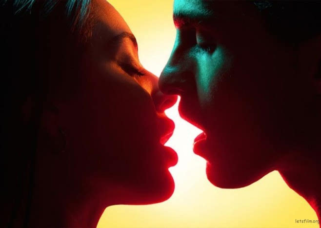 男女身体接触时,注意这几个动作,让荷尔蒙瞬间爆棚!